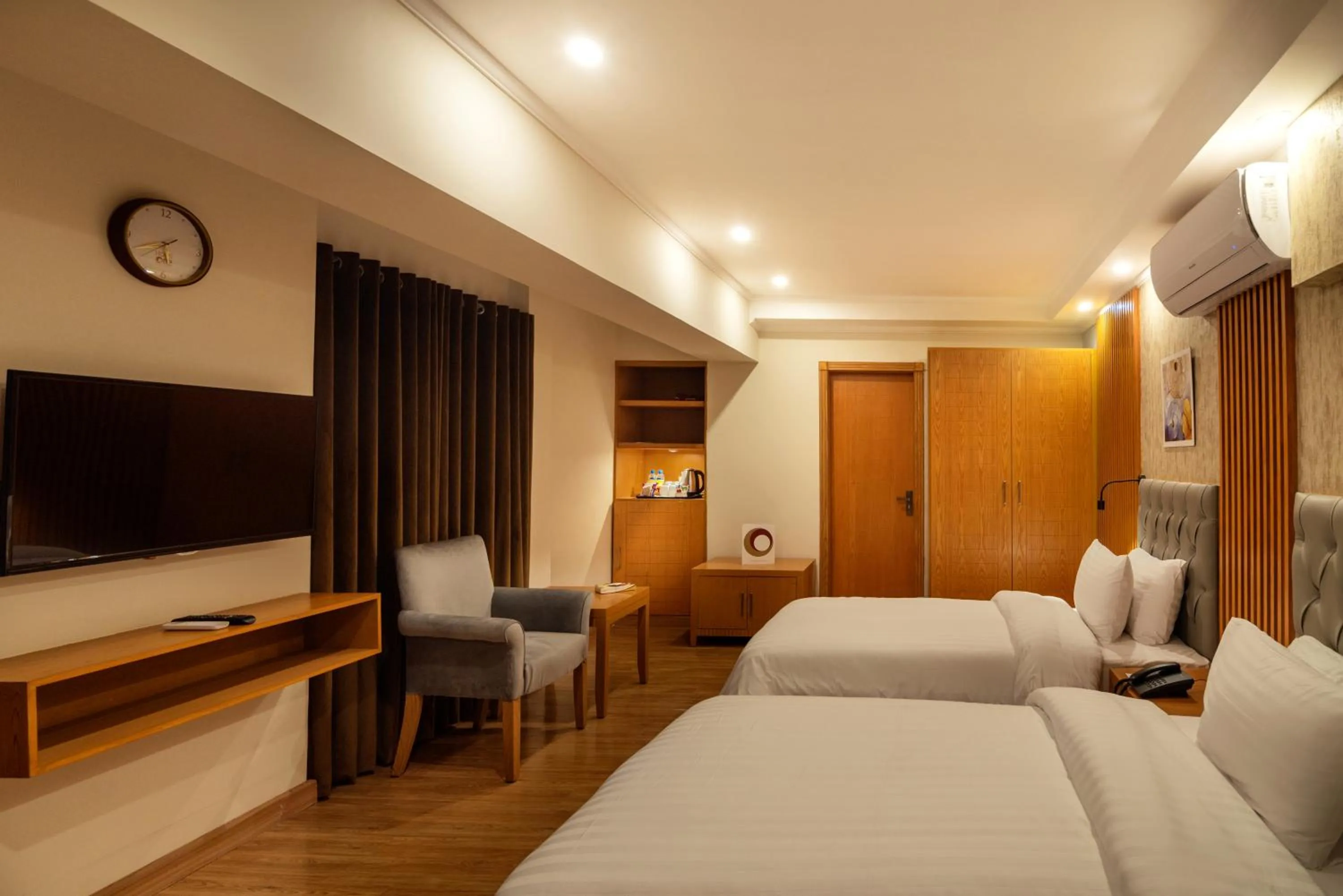 Photo of the whole room, Bed in Hotel One Tower Gulberg, Lahore