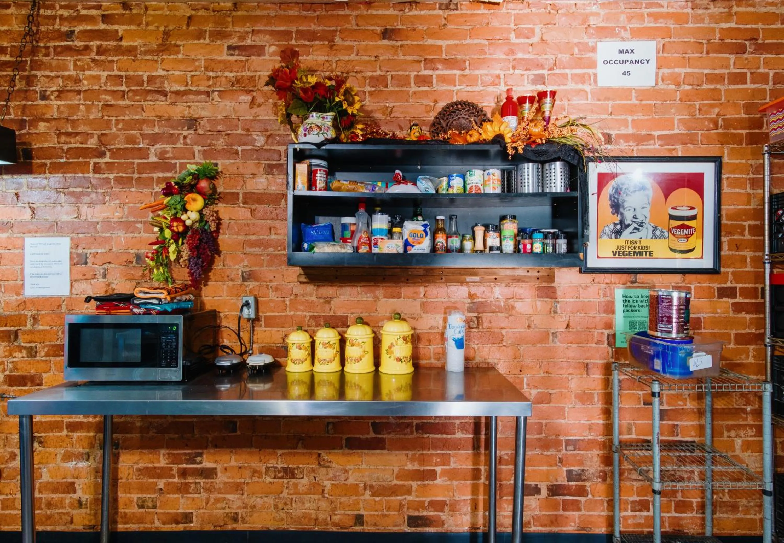 Communal kitchen in Lucky D's Youth and Traveler's Hostel