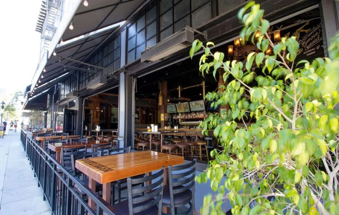 Restaurant/places to eat in Lucky D's Youth and Traveler's Hostel