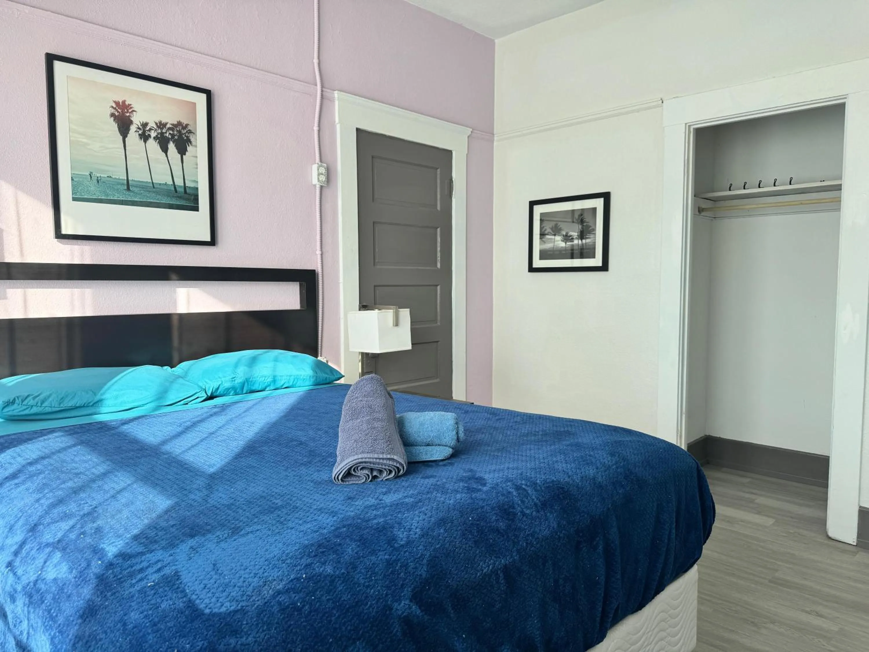 Bed in Lucky D's Youth and Traveler's Hostel