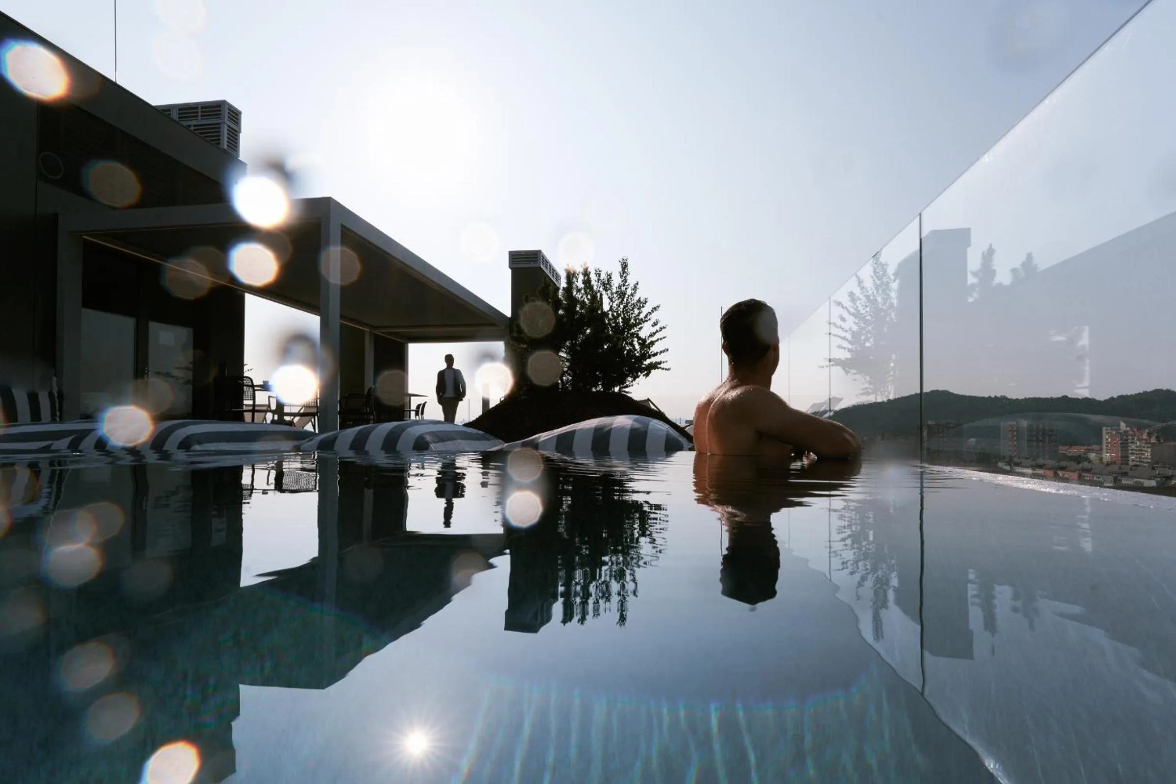 People in NEU RESIDENCES smart stay