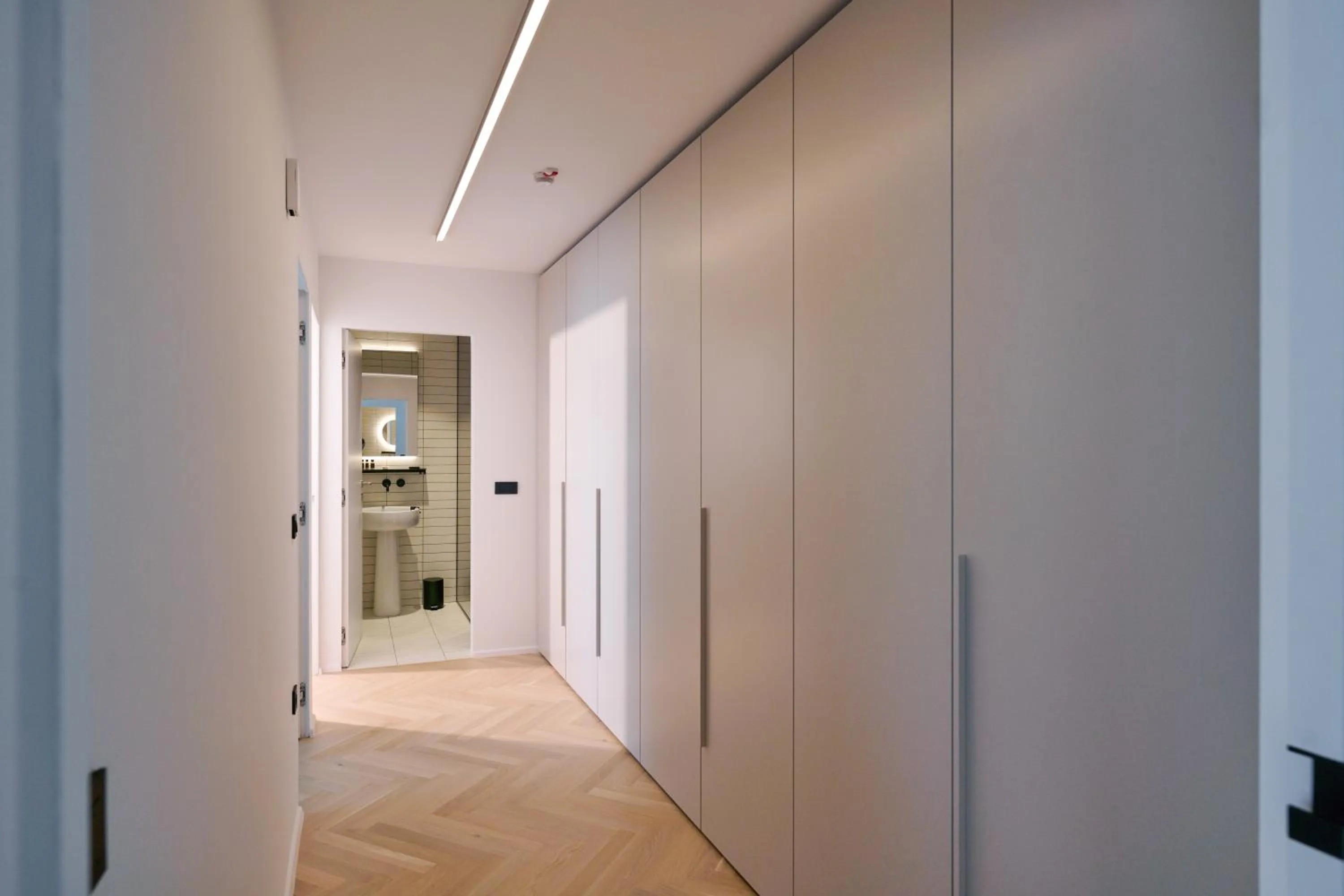 wardrobe in NEU RESIDENCES smart stay