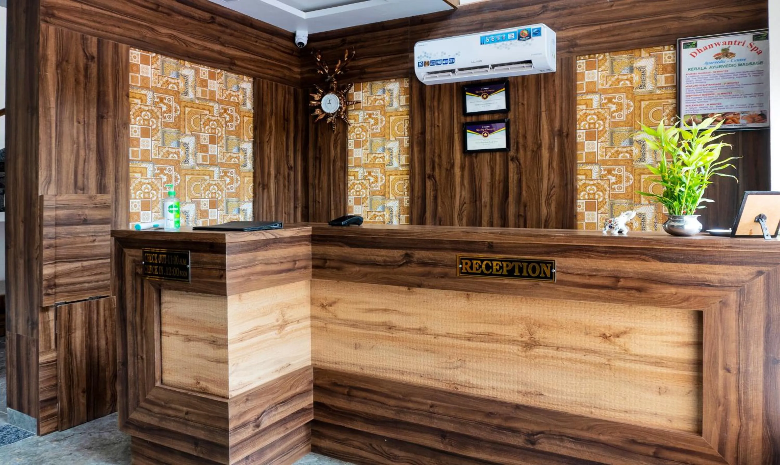 Lobby or reception in Treebo Premium Royal Amar With Mountain View and Swimming Pool