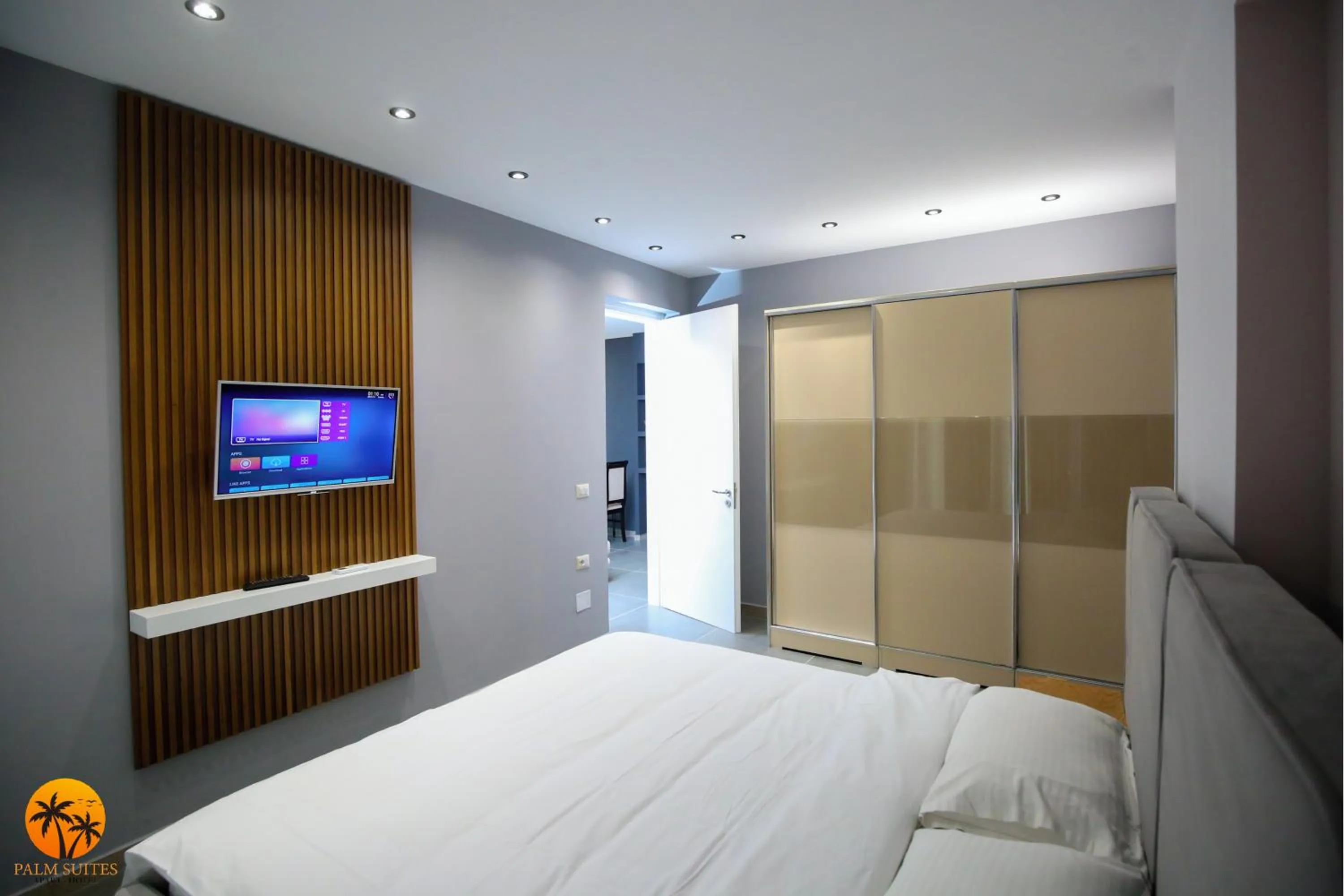 Bed in Palm Suites Apartment-Suite