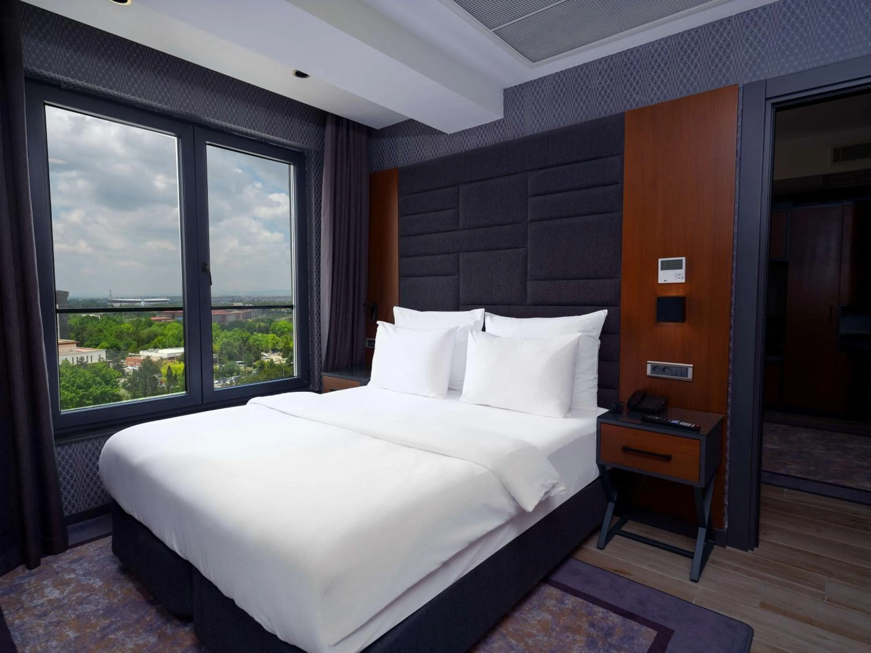 Photo of the whole room, Bed in Nova Vista Deluxe & Suites a Member of Radisson Individuals