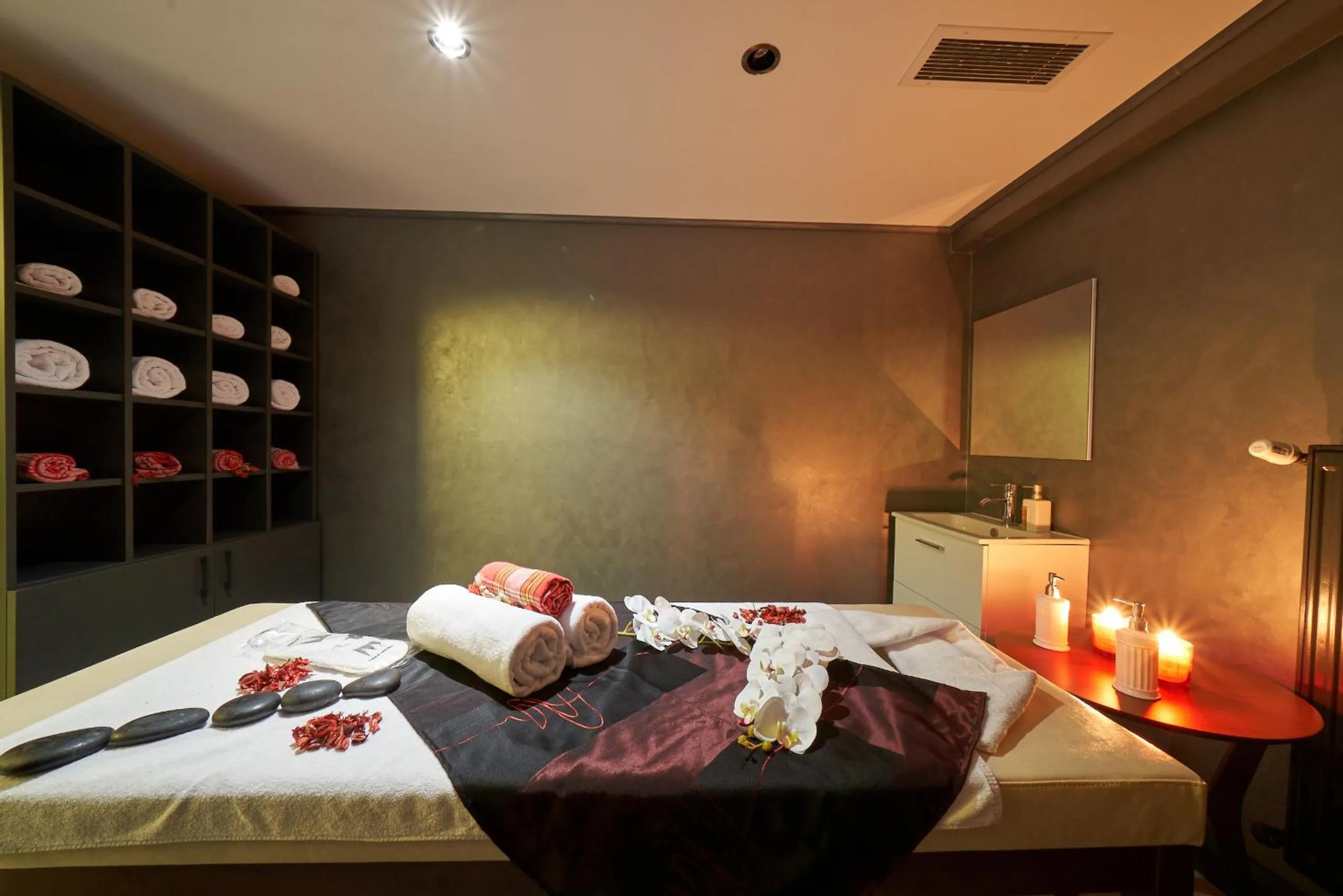 Bed in Nova Vista Deluxe & Suites a Member of Radisson Individuals