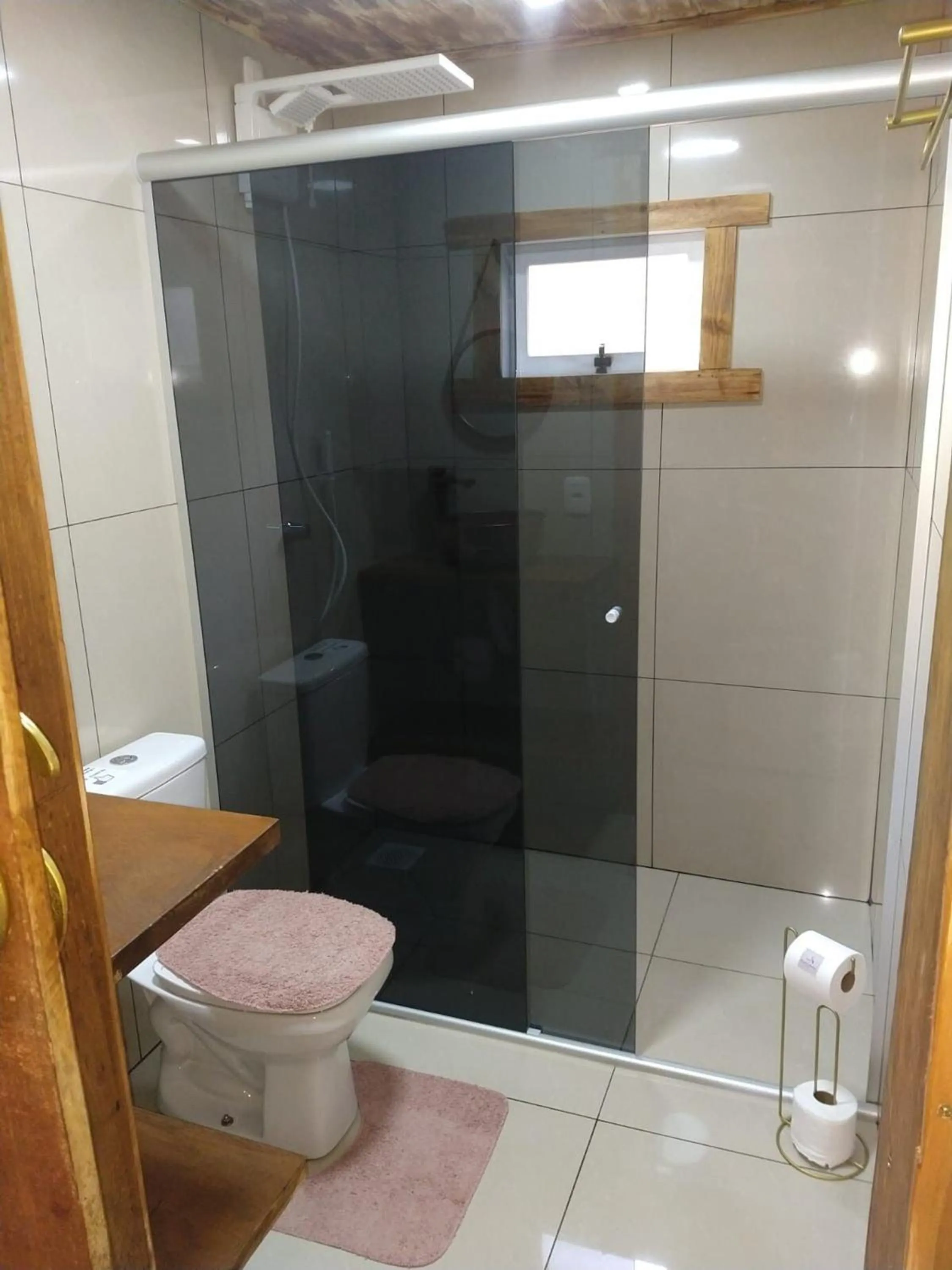 Shower in RECANTO DO SINALEIRO GRAMADO