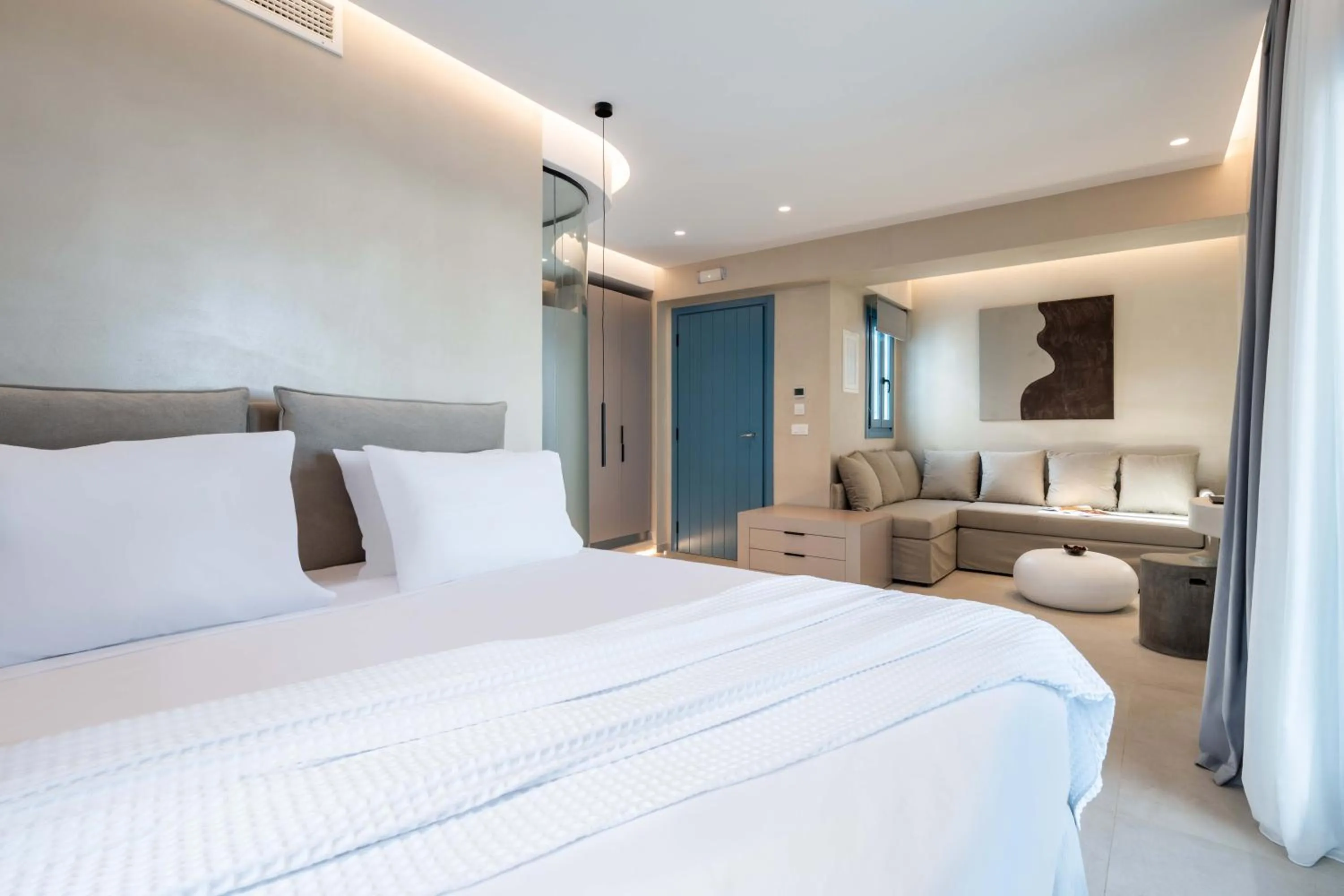 Photo of the whole room, Bed in Aura Suites Paros