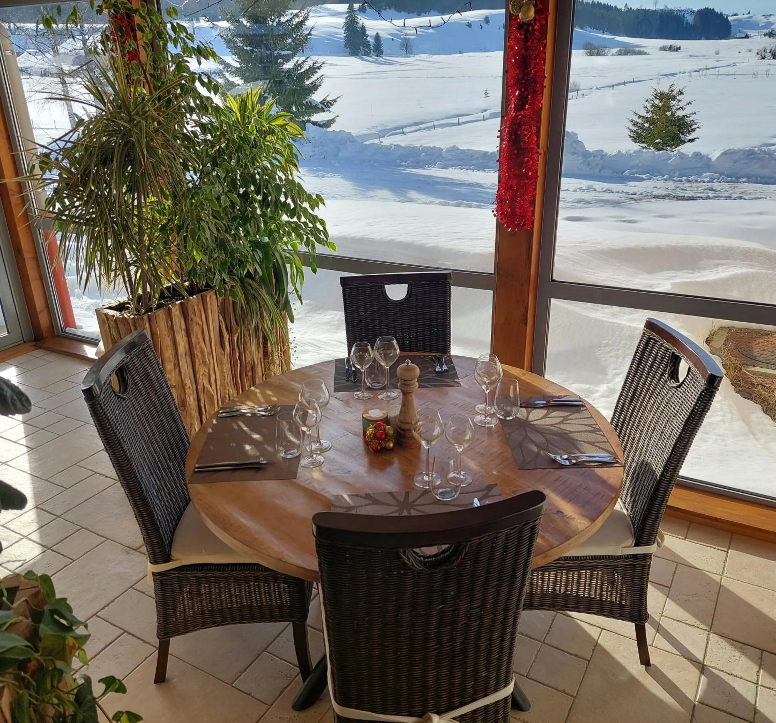 Restaurant/places to eat in SARL DU PARC Hôtel Les Tremplins