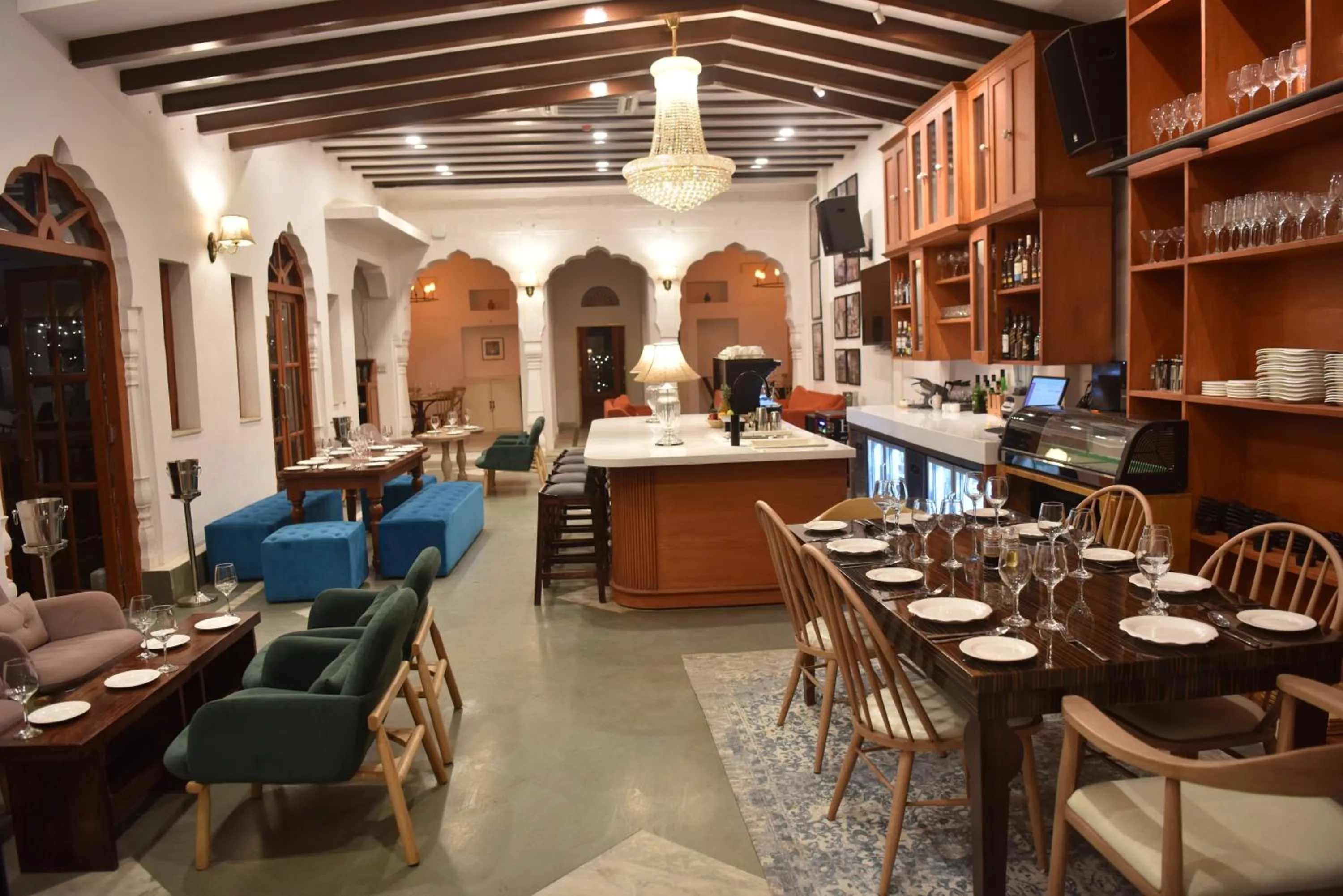 Restaurant/places to eat in Chirmi palace