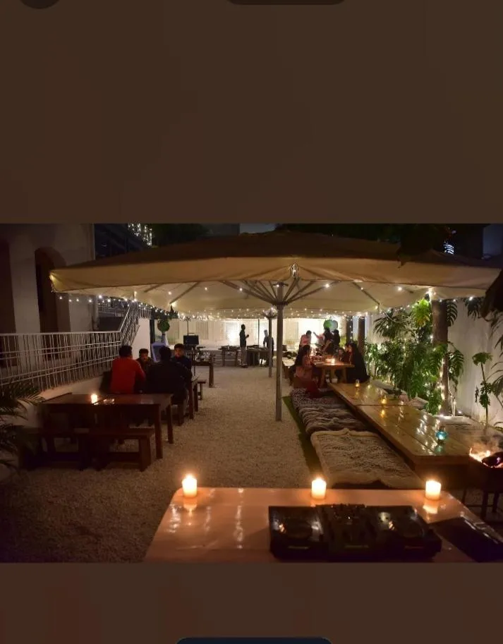 Restaurant/places to eat in Chirmi palace