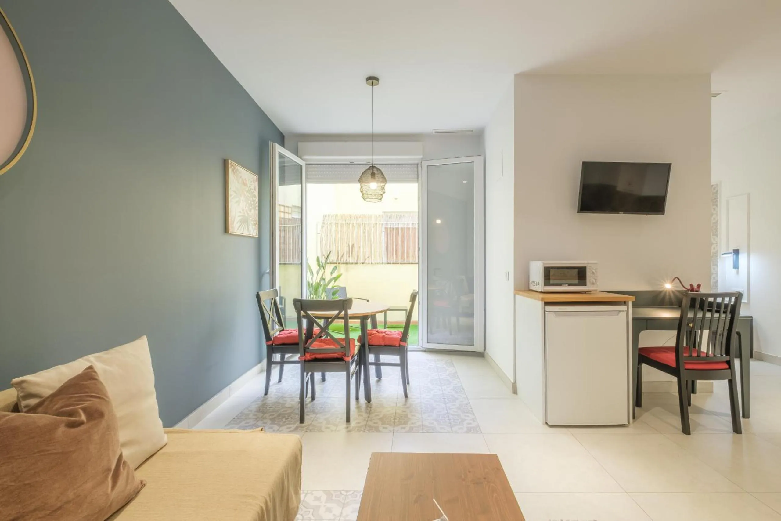 Chic & Comfortable Apartment, Private Terrace