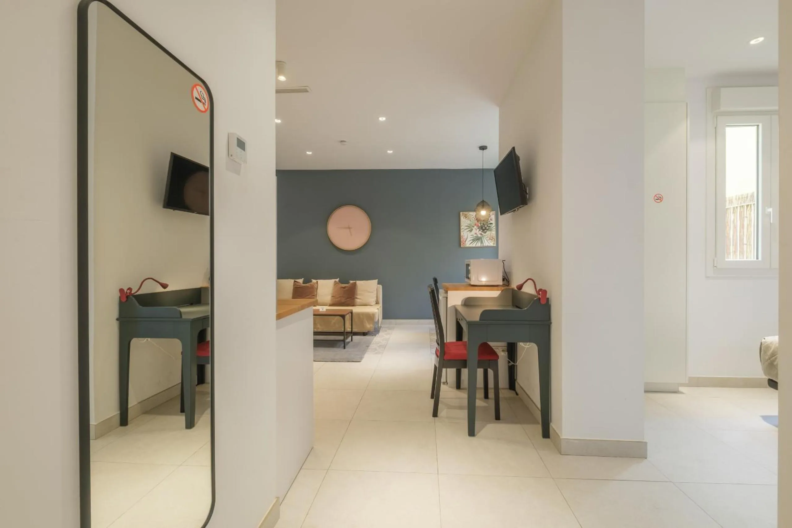 Chic & Comfortable Apartment, Private Terrace