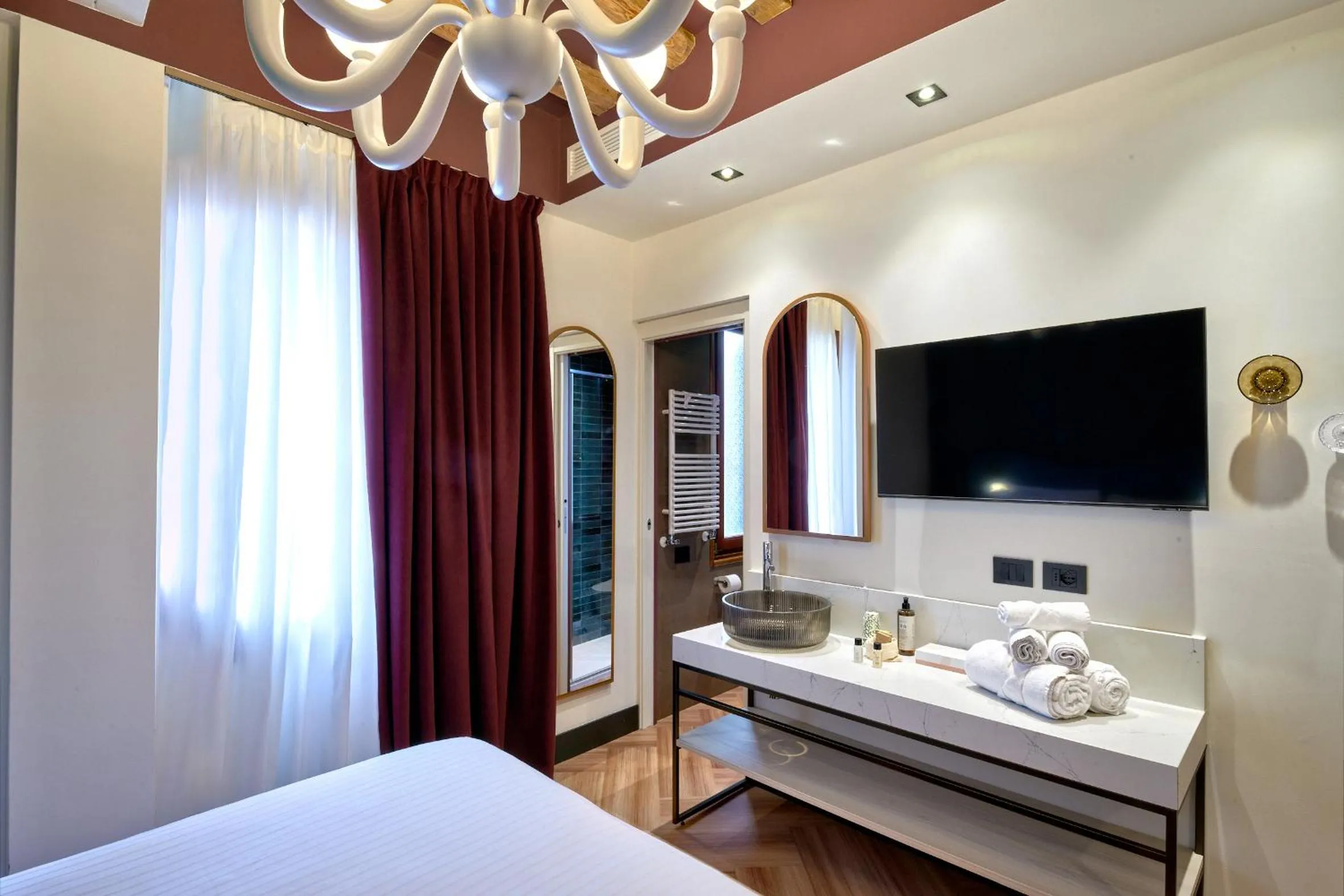 Bed in Hotel Ca' D'Oro - WENICE Deep Culture