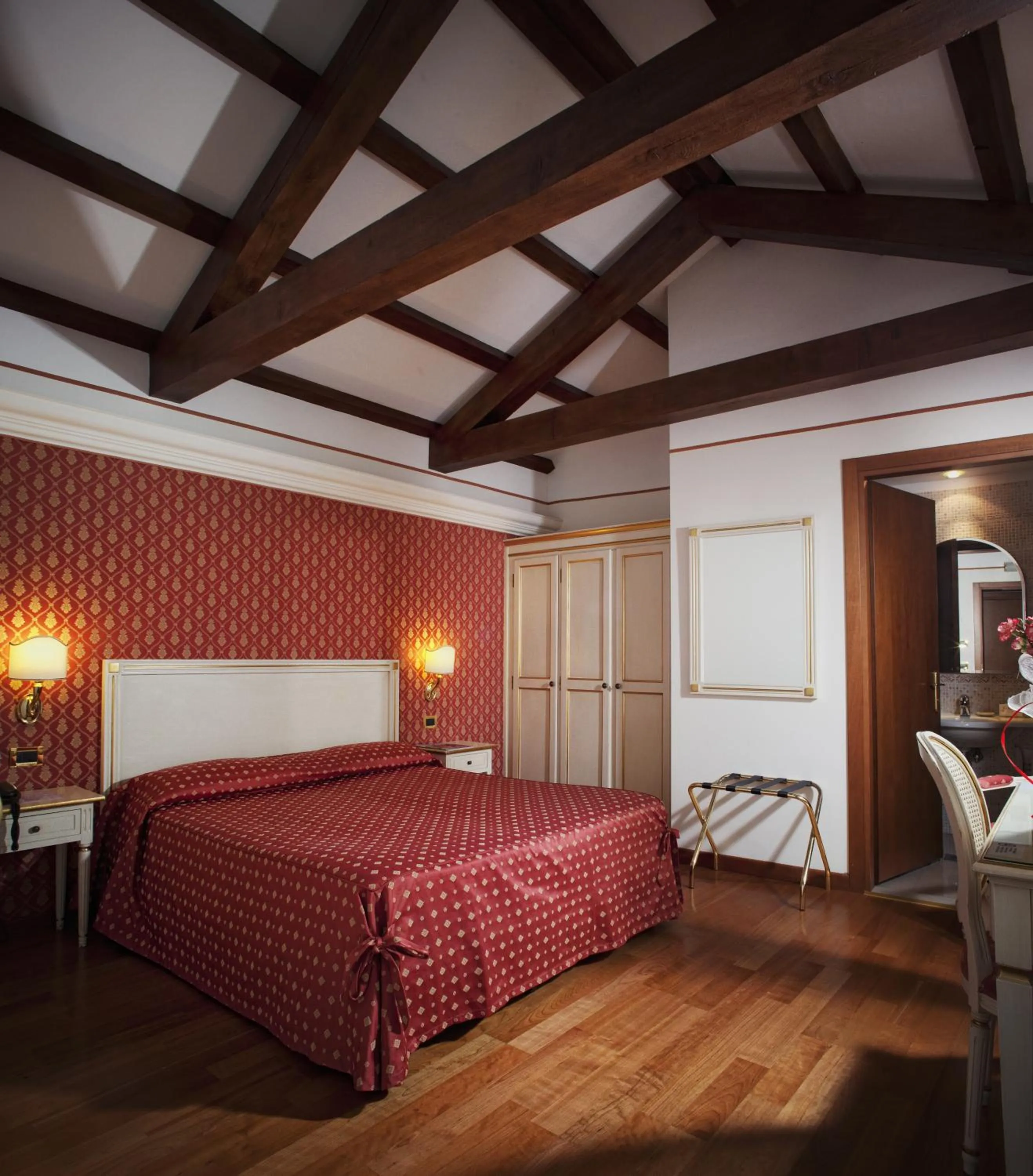 Bed in Hotel Ca' D'Oro - WENICE Deep Culture