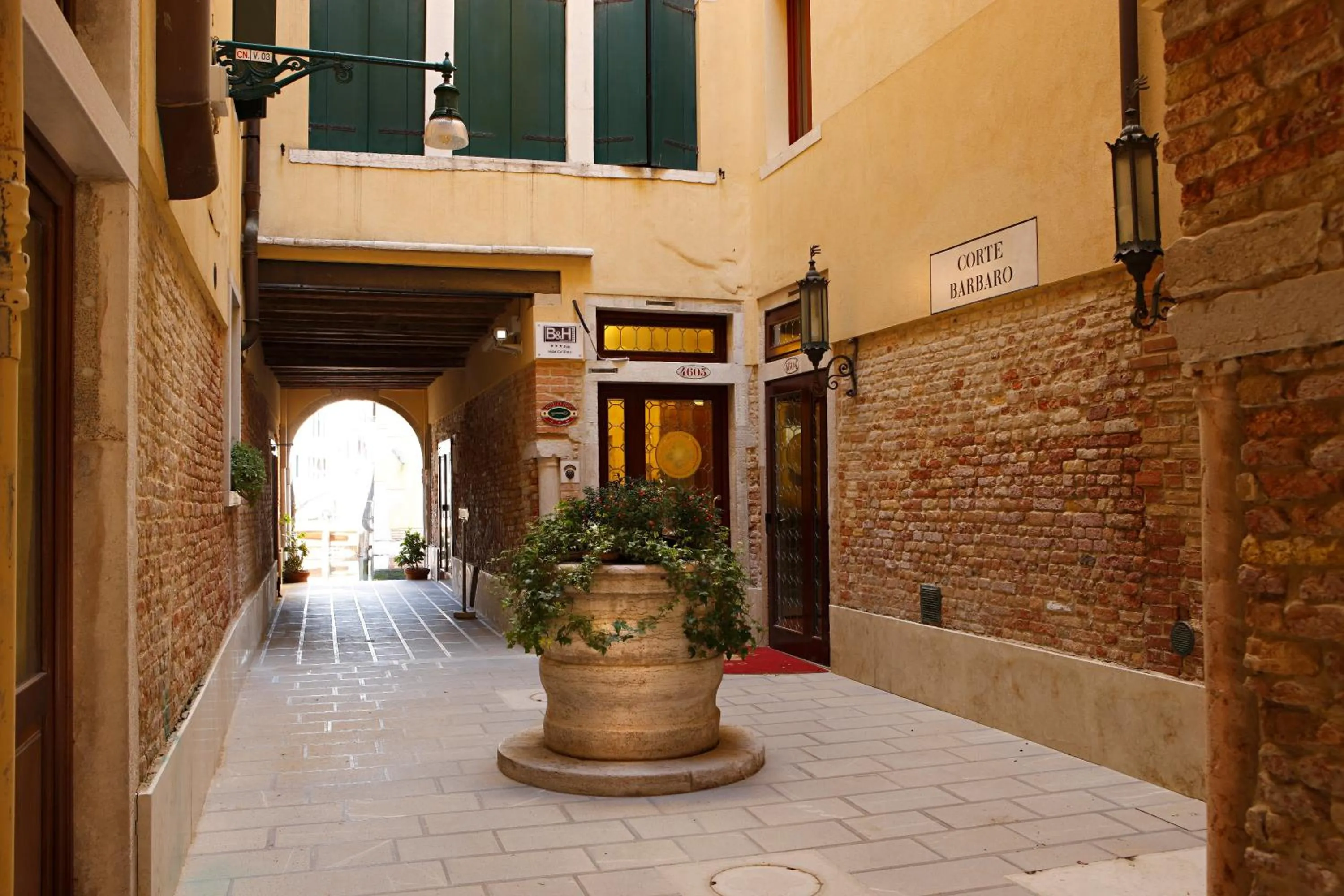 Decorative detail in Hotel Ca' D'Oro - WENICE Deep Culture