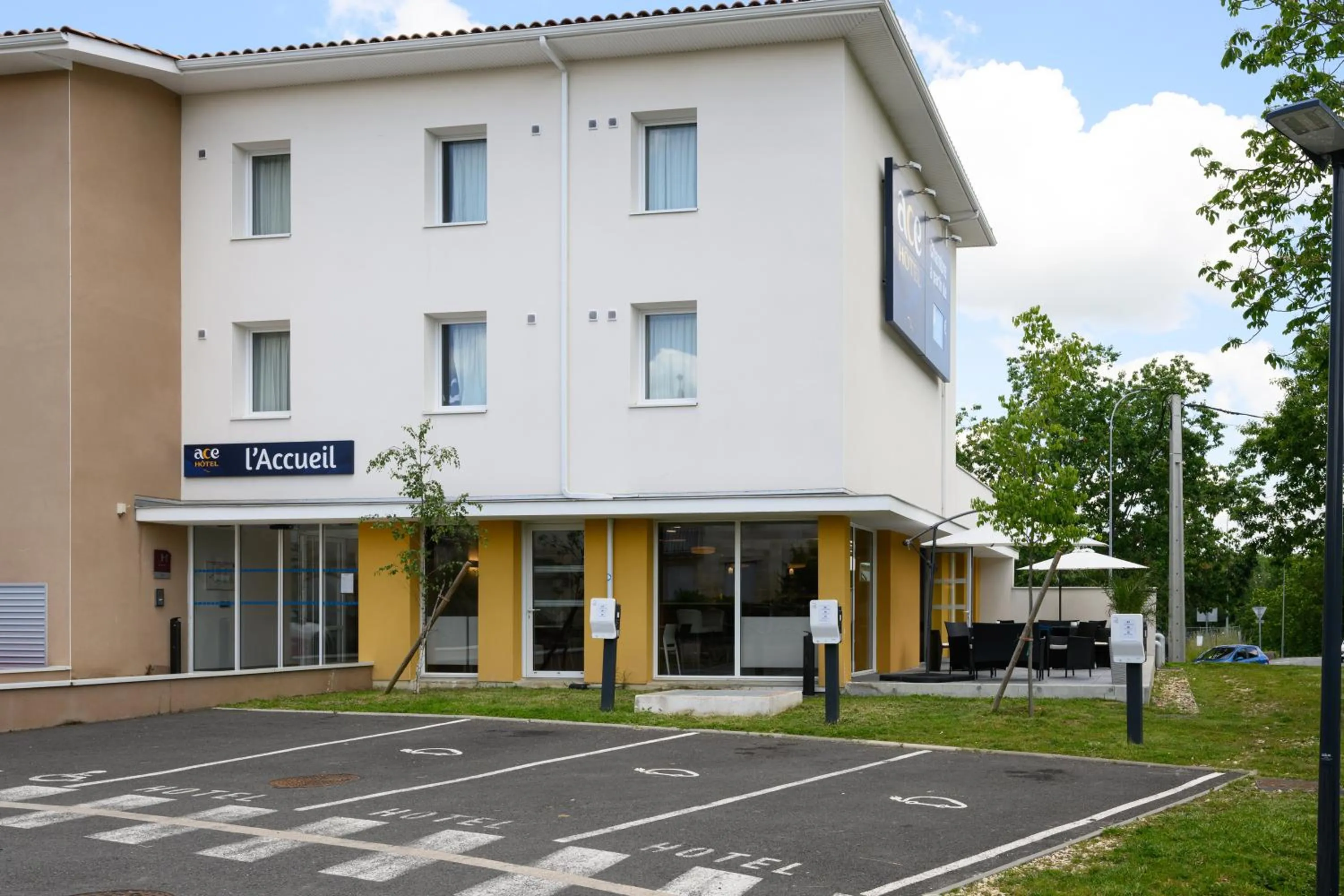 Property building in ACE Hôtel Bordeaux Carbon Blanc