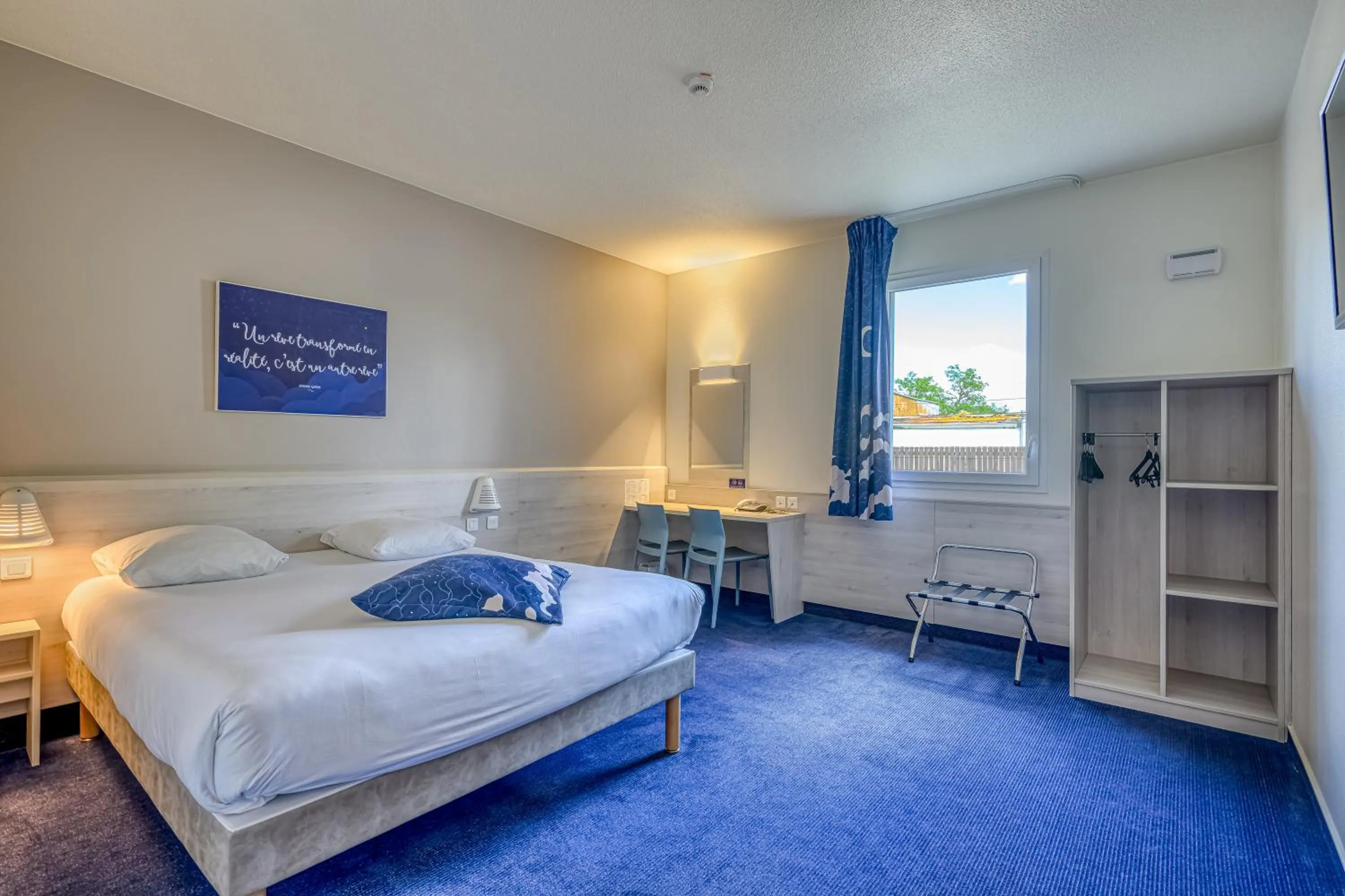 Bedroom, Bed in ACE Hôtel Bordeaux Carbon Blanc