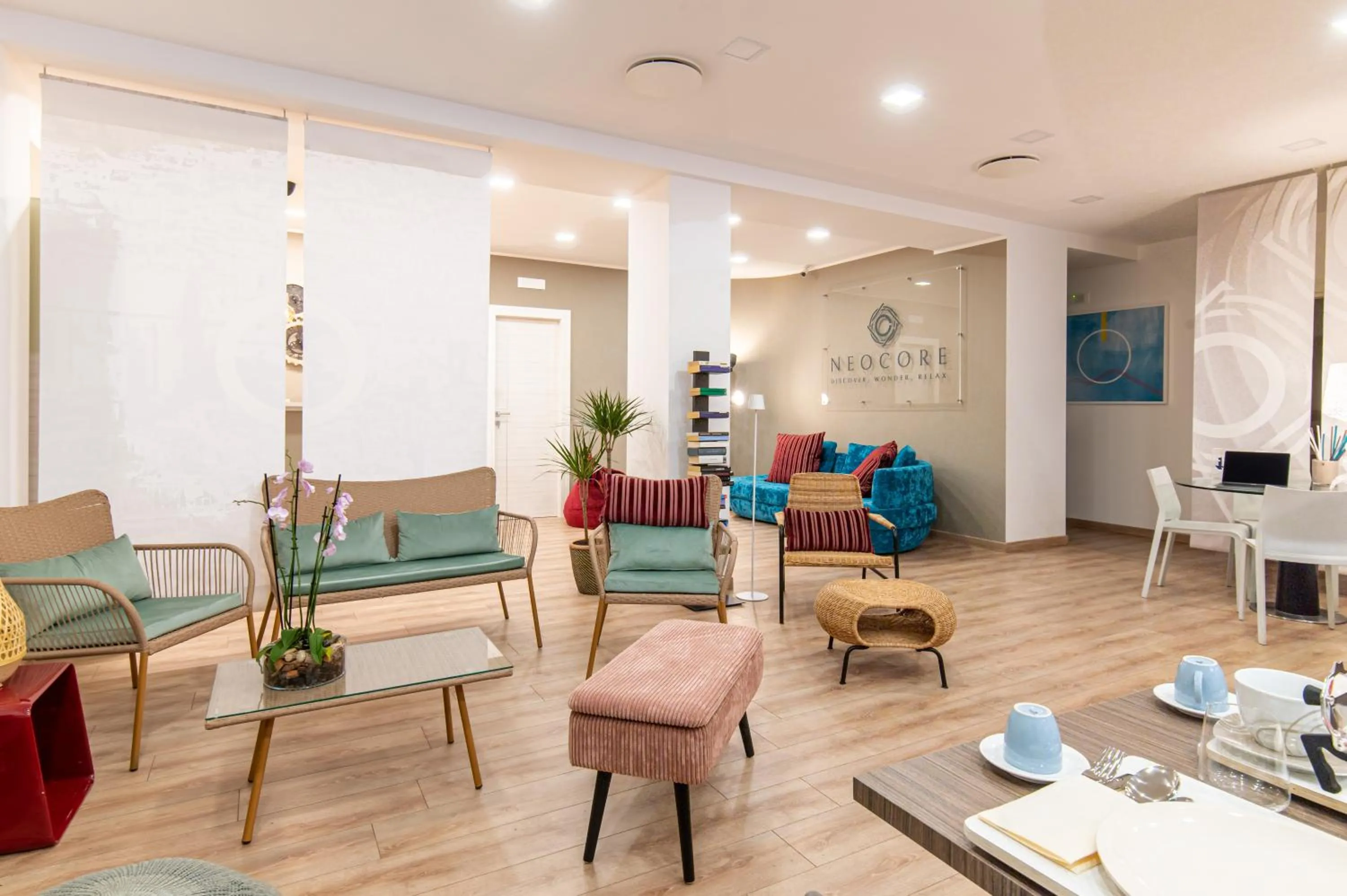 Restaurant/places to eat in Neocore