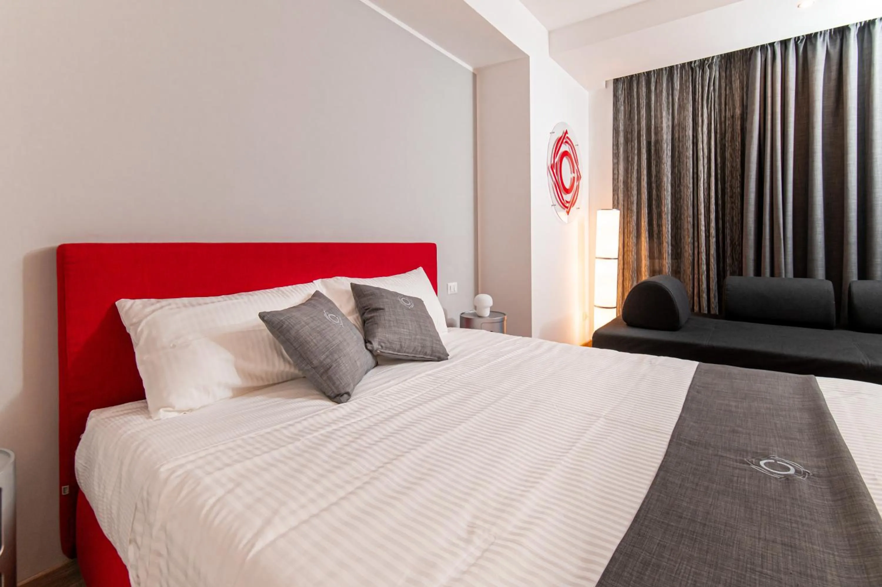 Photo of the whole room, Bed in Neocore