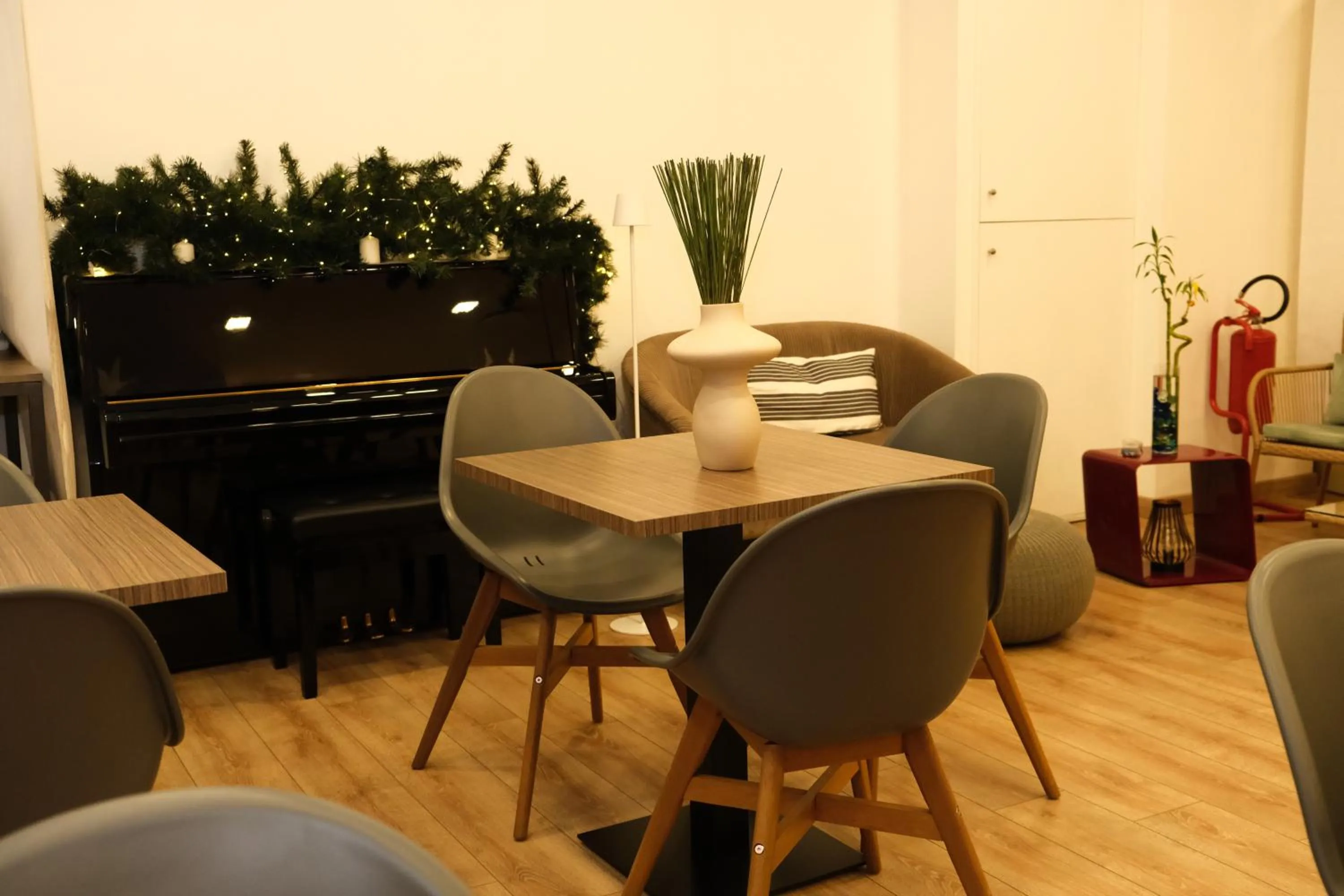 Dining area in Neocore