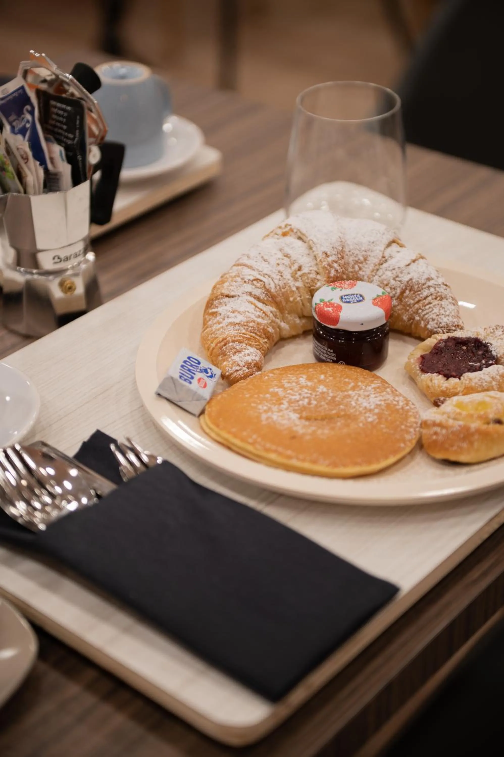 Continental breakfast in Neocore