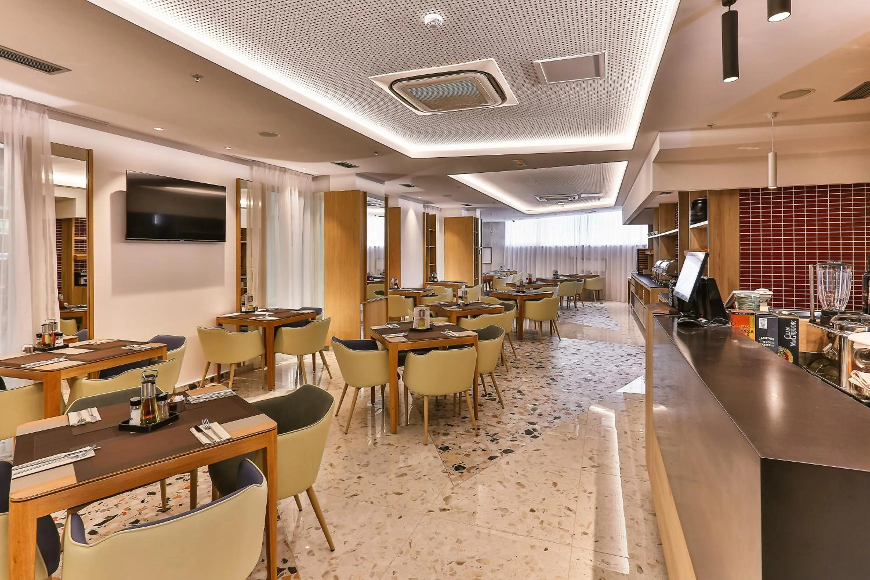 Restaurant/places to eat in Carine Hotel Centar
