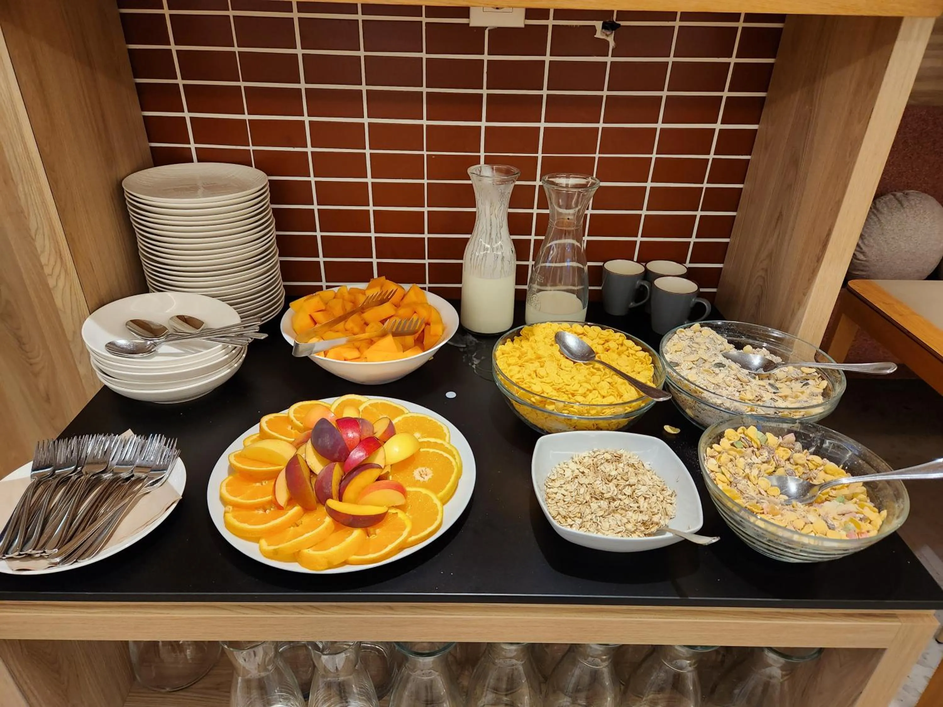 Breakfast in Carine Hotel Centar