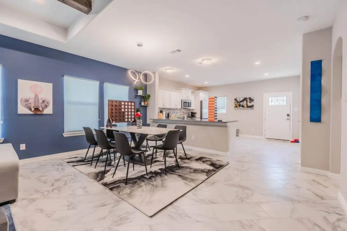 Modern 4 BR Near Downtown, Zoo