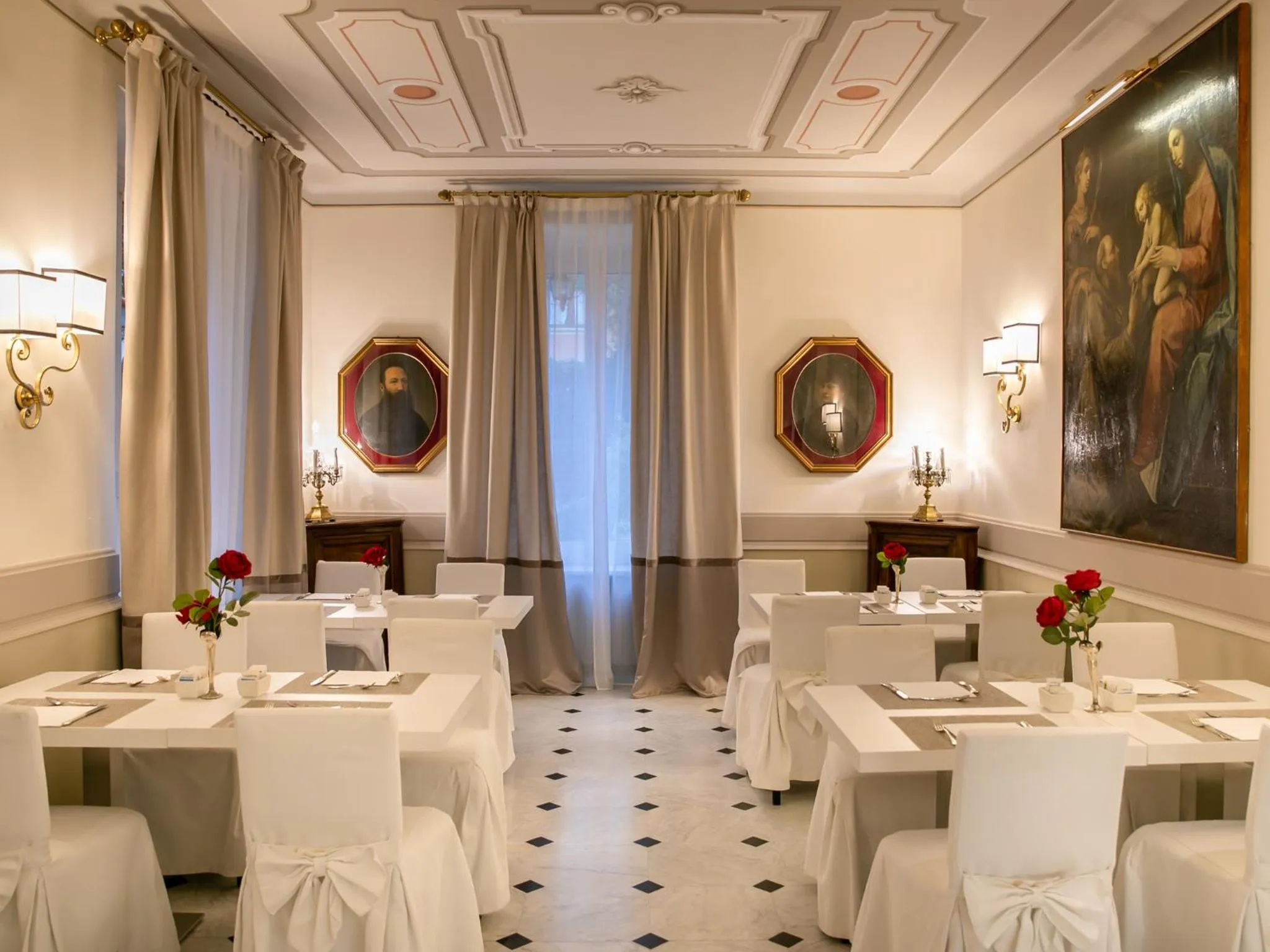 Restaurant/places to eat in Hotel Jolanda