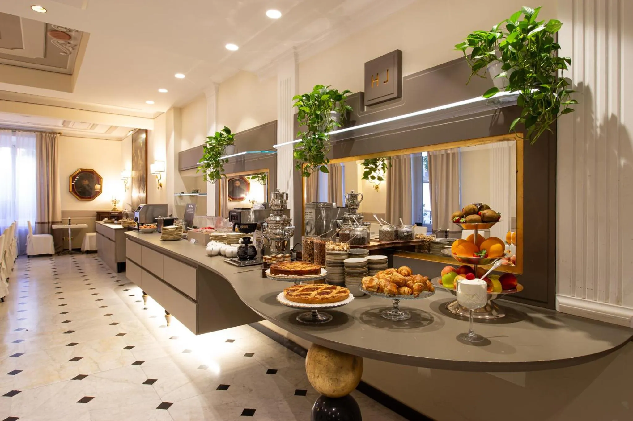 Breakfast in Hotel Jolanda