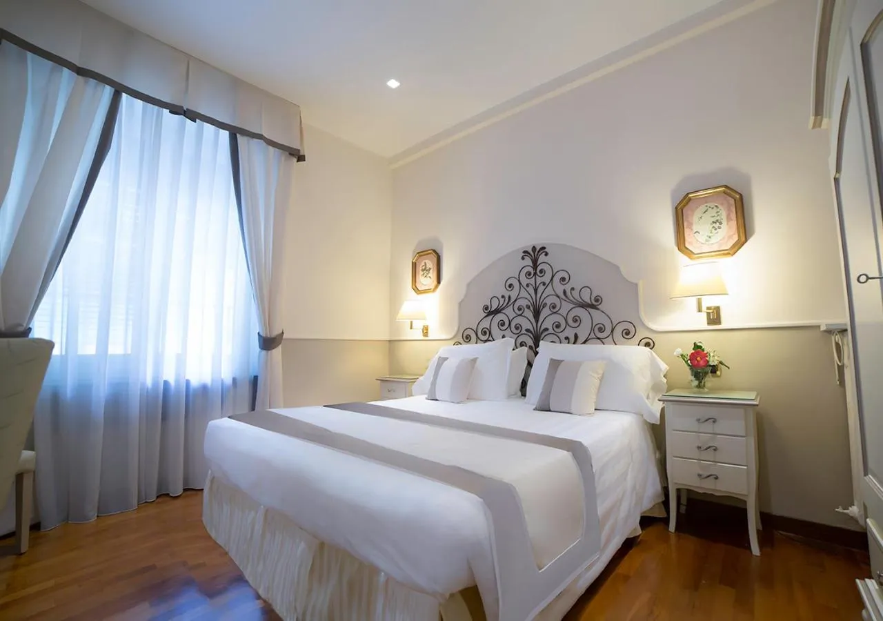 Bedroom, Bed in Hotel Jolanda