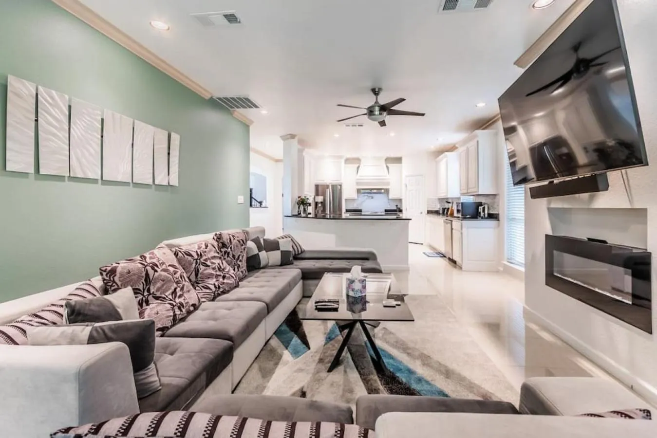 Living room in Gorgeous Downtown 4 Bedroom