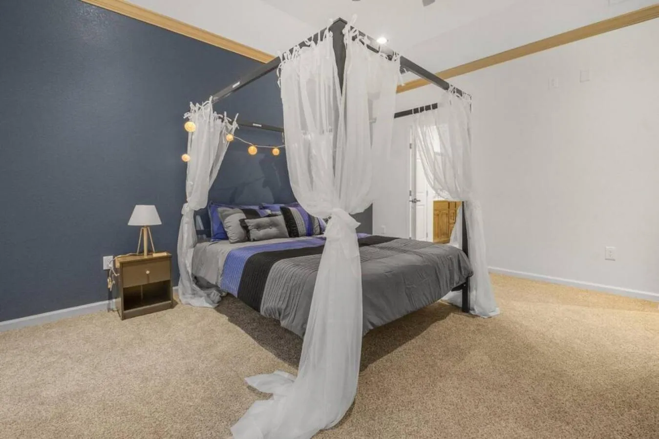 Bedroom, Bed in Gorgeous Downtown 4 Bedroom