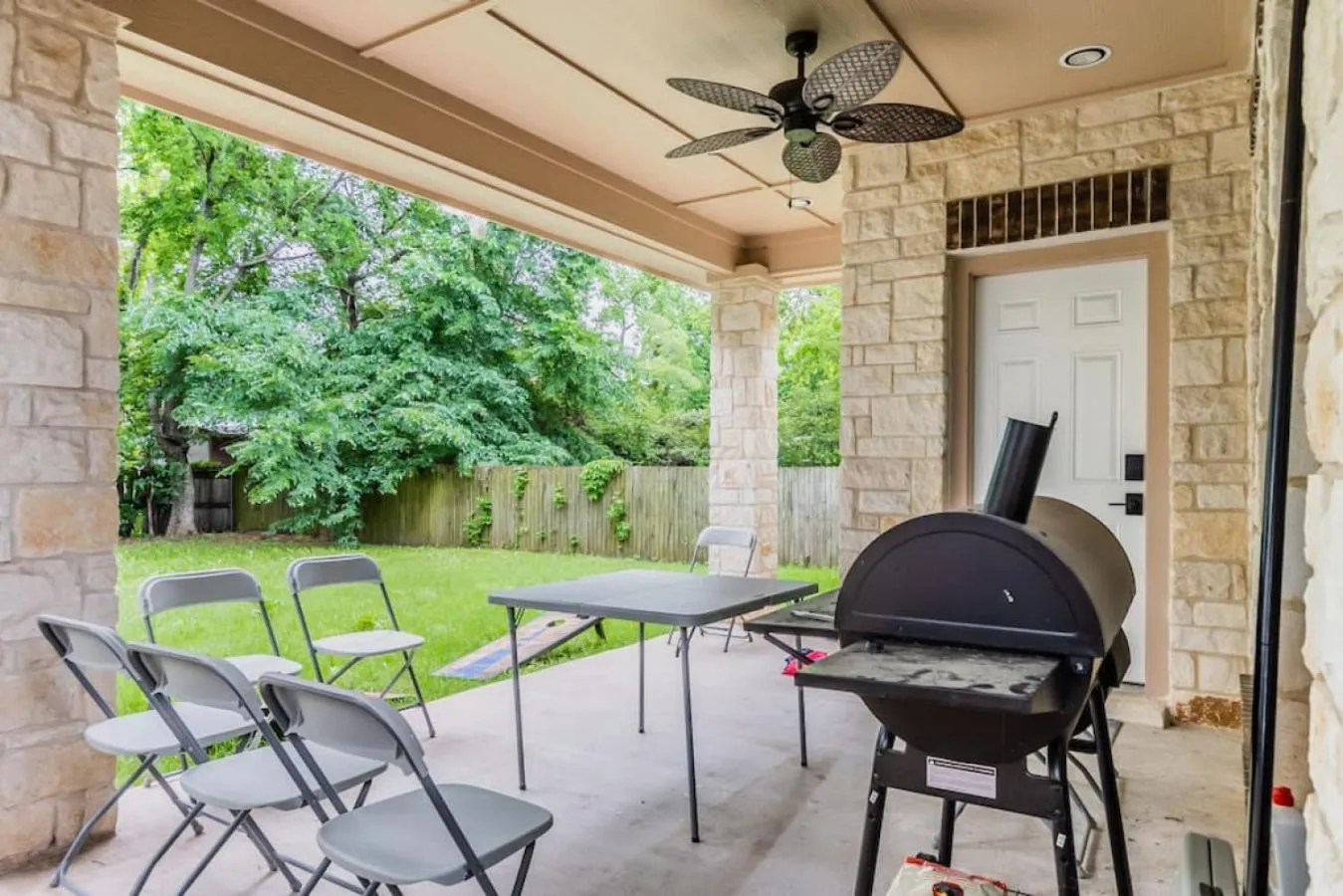 BBQ facilities in Gorgeous Downtown 4 Bedroom