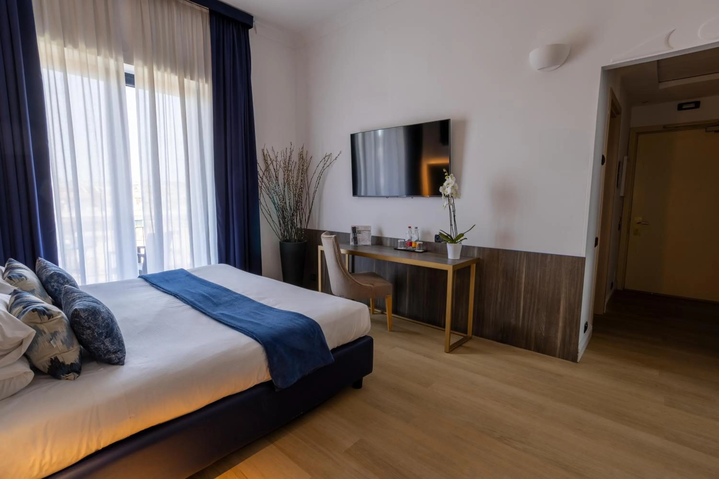 Photo of the whole room, Bed in Grand Hotel Tiberio