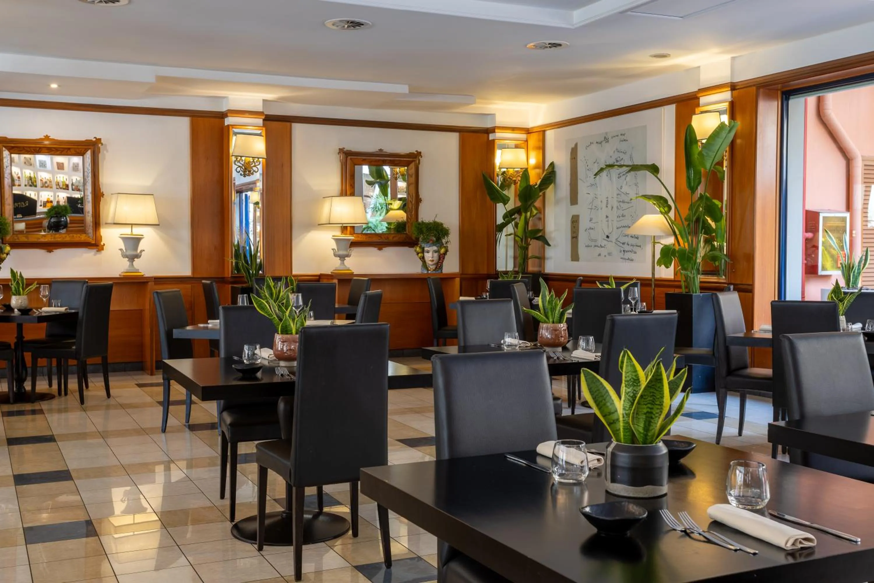 Restaurant/places to eat in Grand Hotel Tiberio