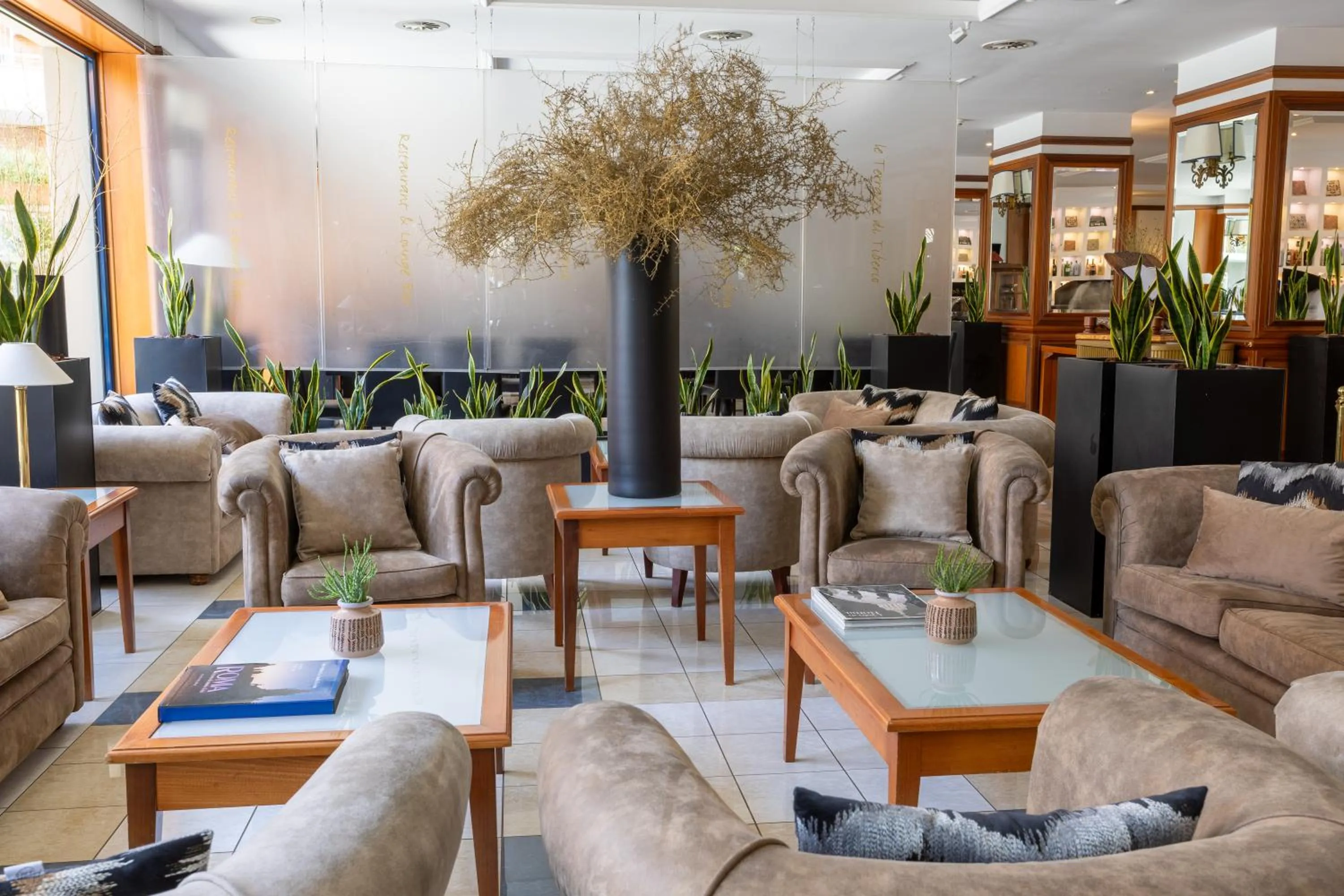 Lobby or reception in Grand Hotel Tiberio