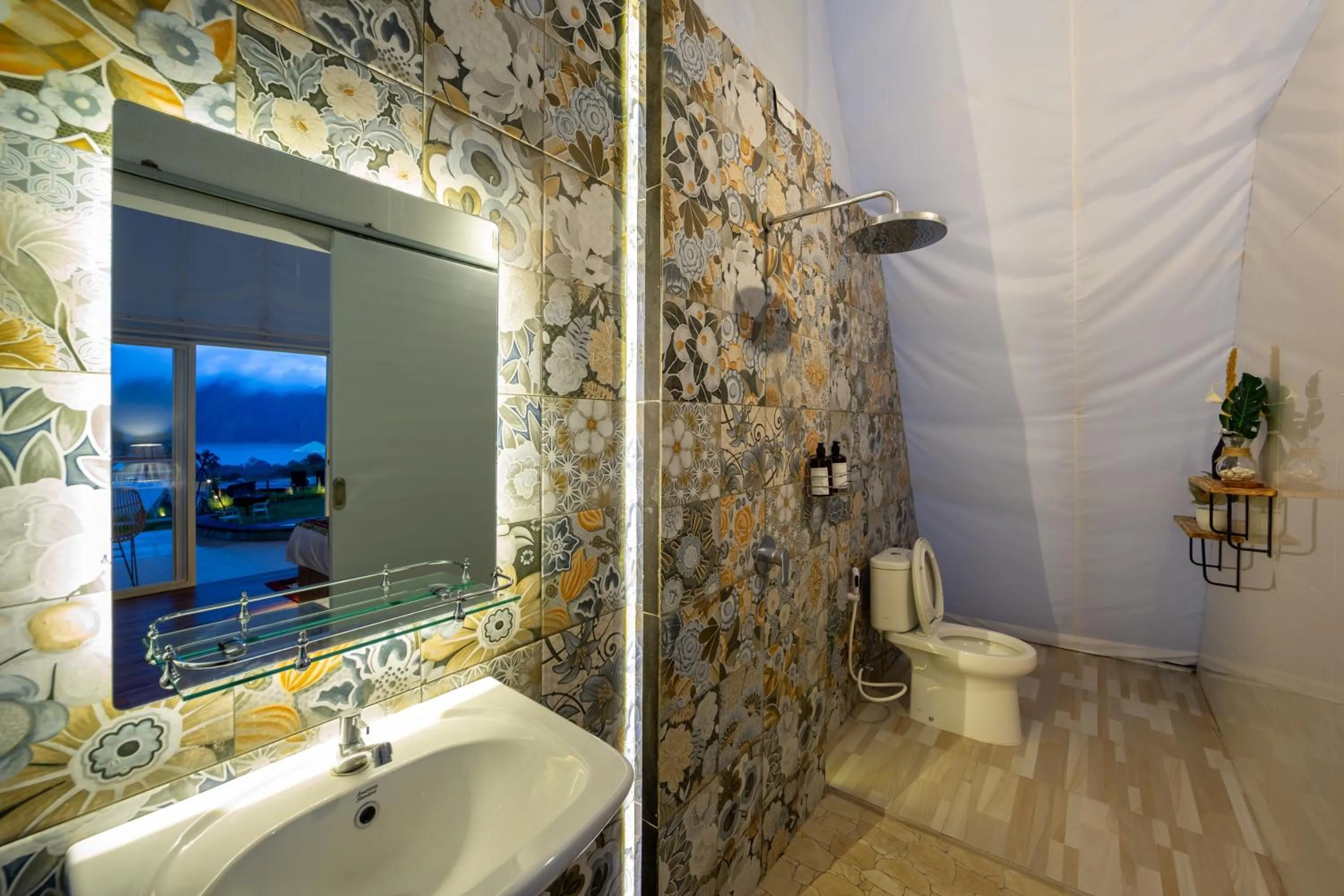 Bathroom in The Dewi Kintamani Luxury Glamping and Natural Hotspring