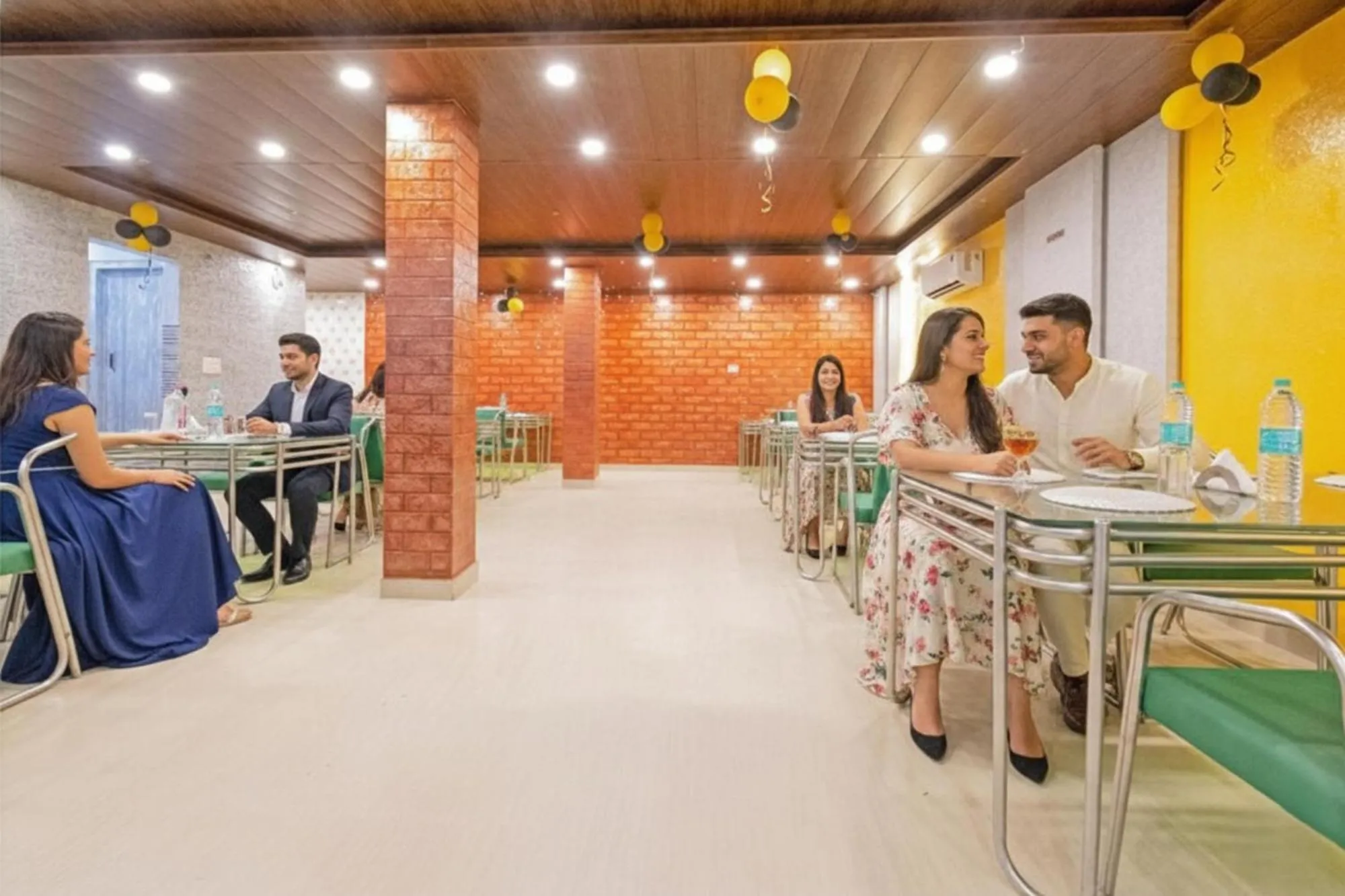 Restaurant/places to eat in FabHotel Golden Leaf Mansarover