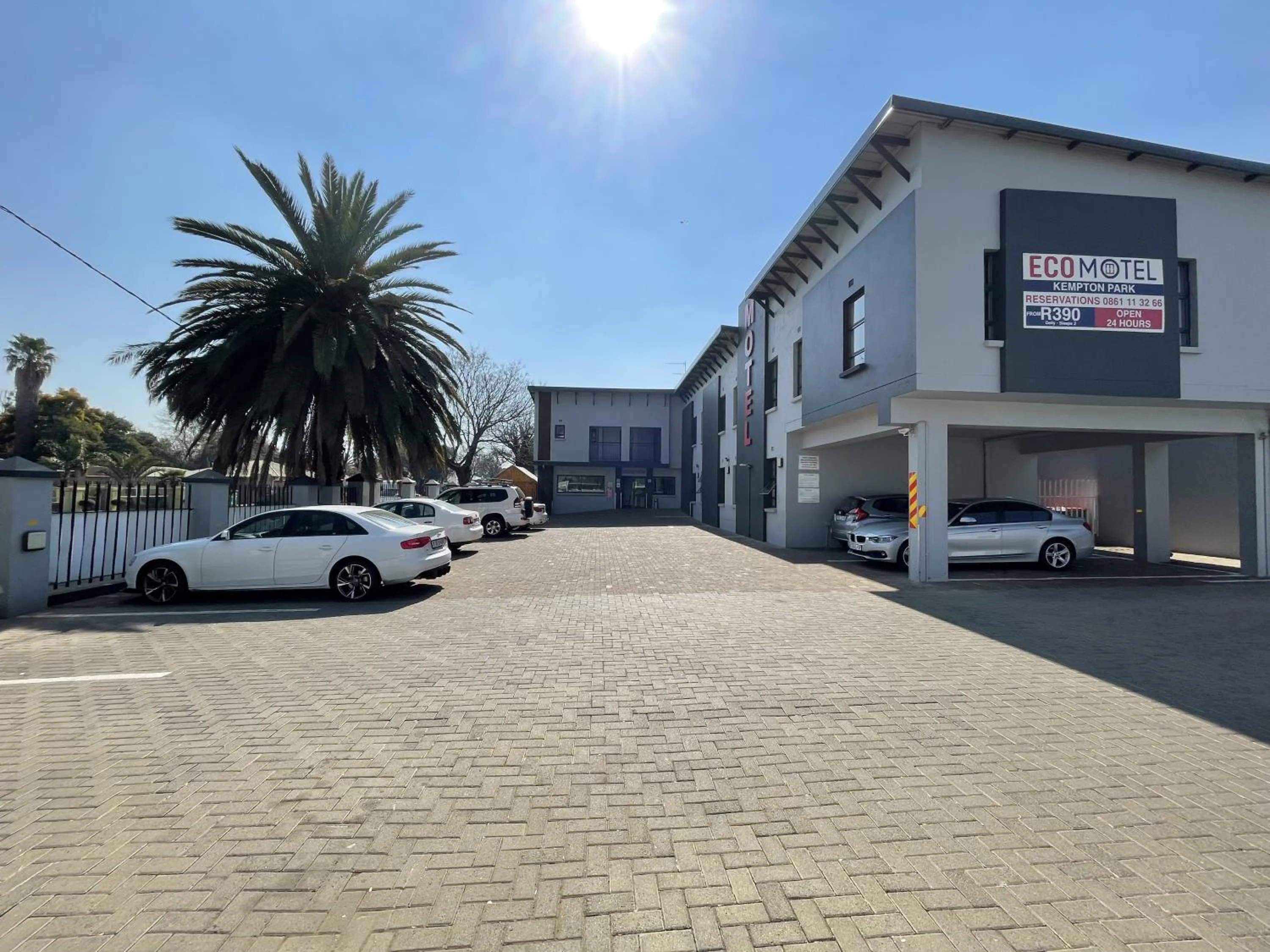Property building in Ecomotel Kempton Park
