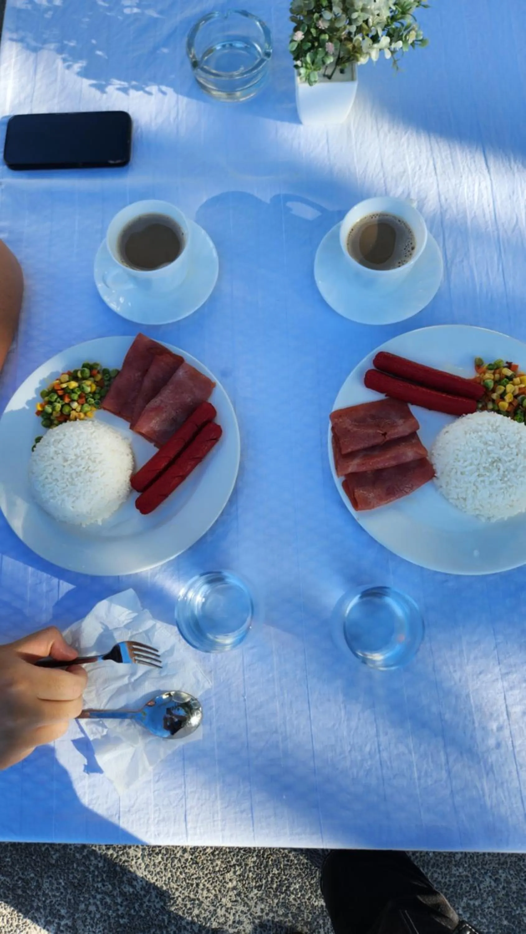 Restaurant/places to eat in Airport Hotel Clark