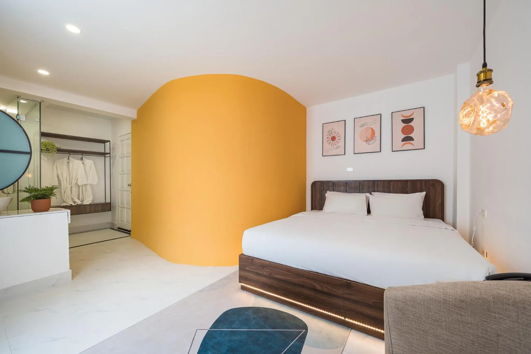 C o r o n a Hanoi House