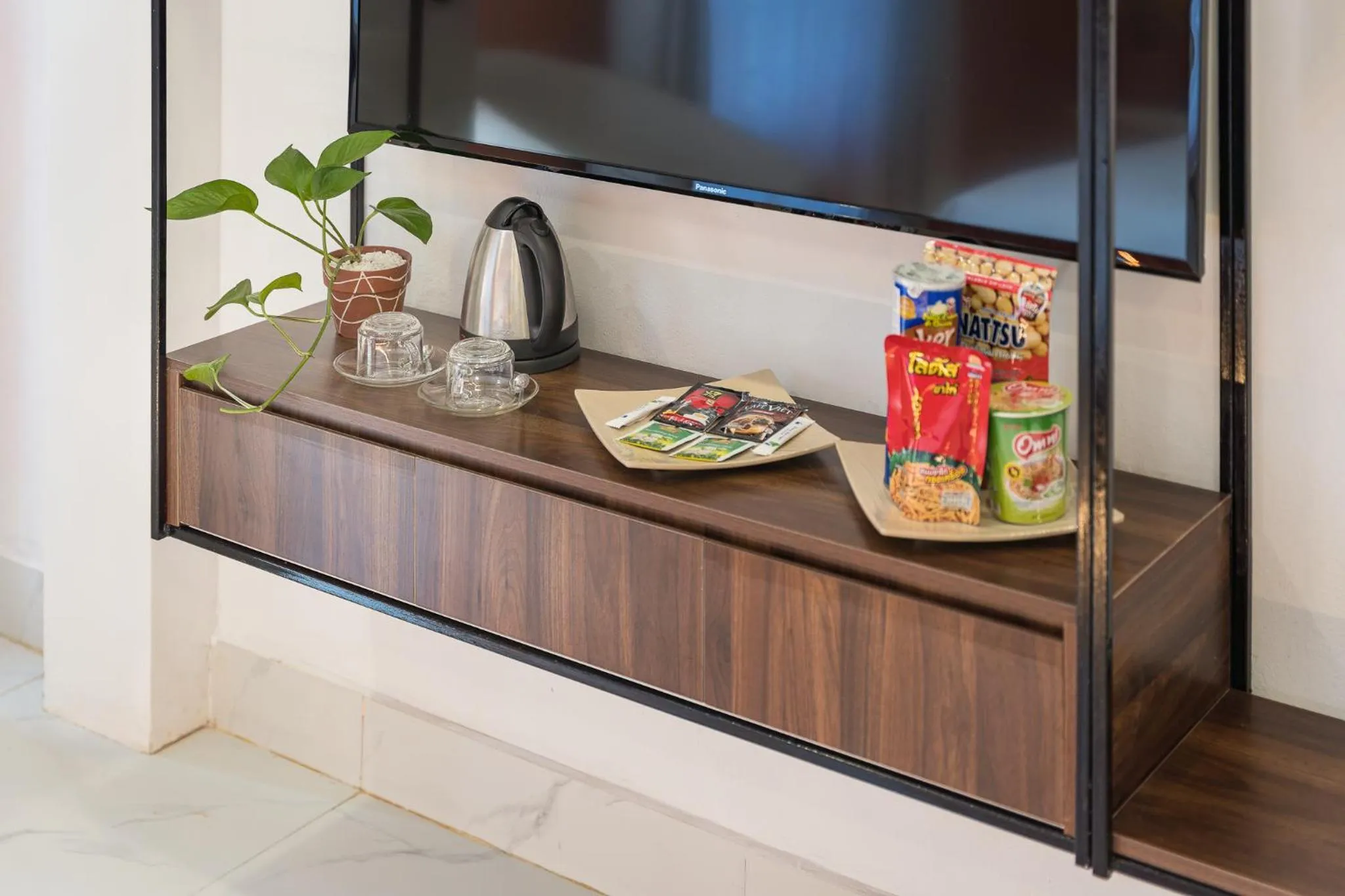 C o r o n a Hanoi House