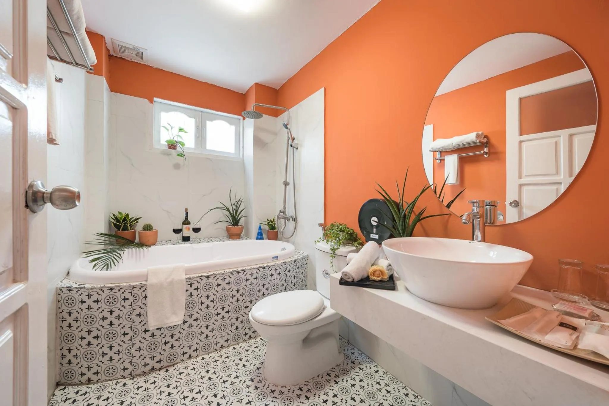 C o r o n a Hanoi House