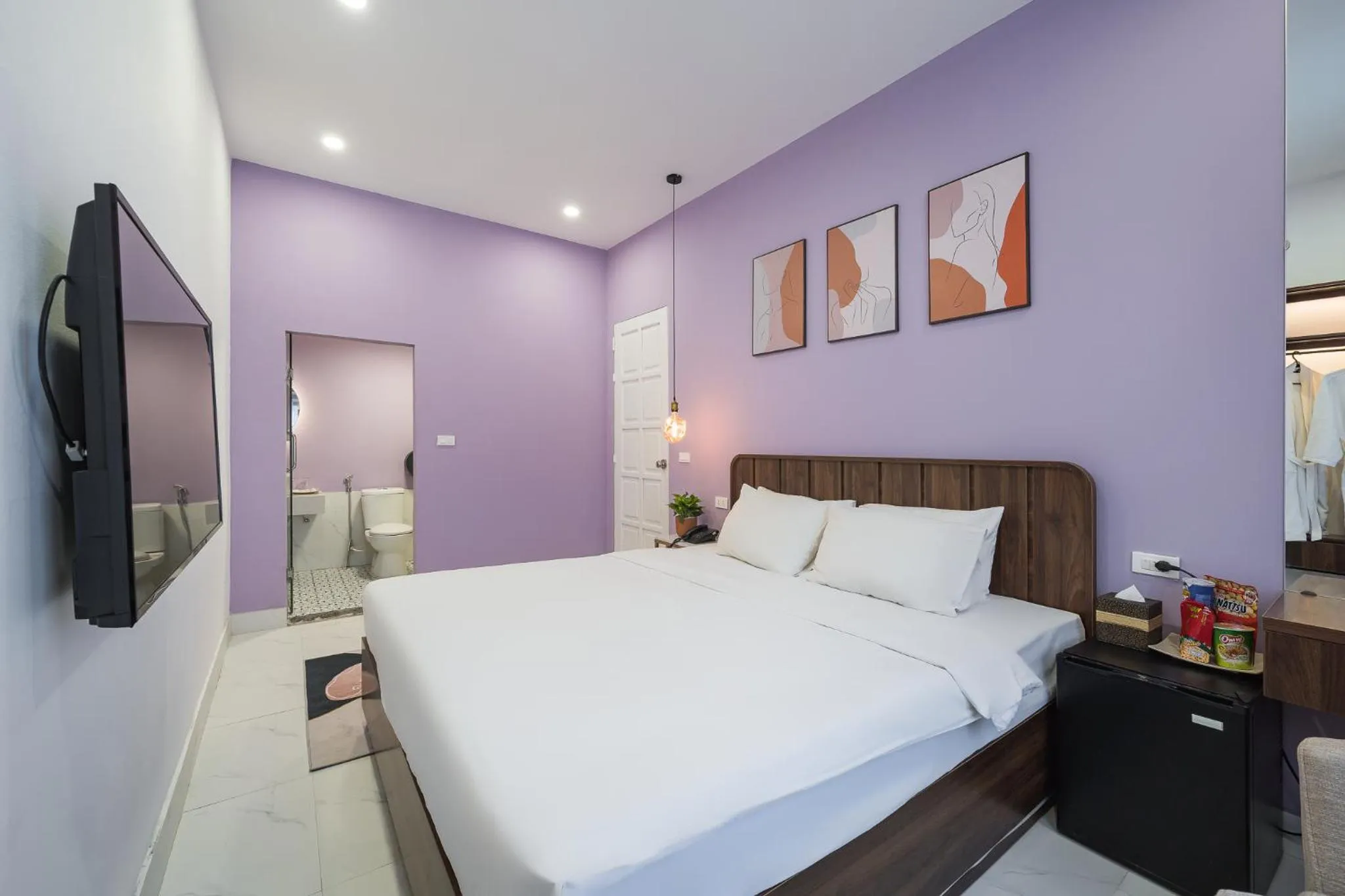 C o r o n a Hanoi House