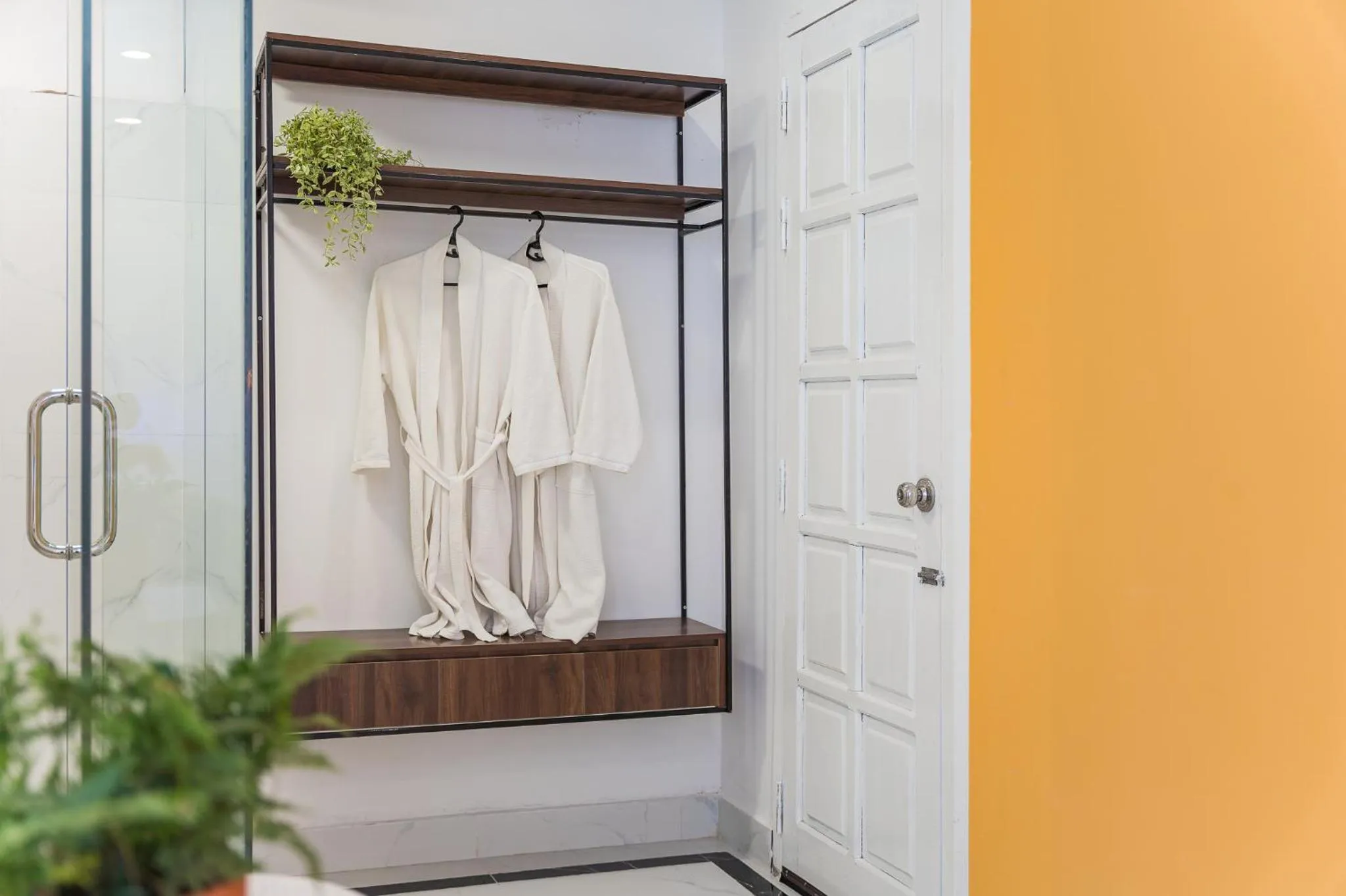 C o r o n a Hanoi House