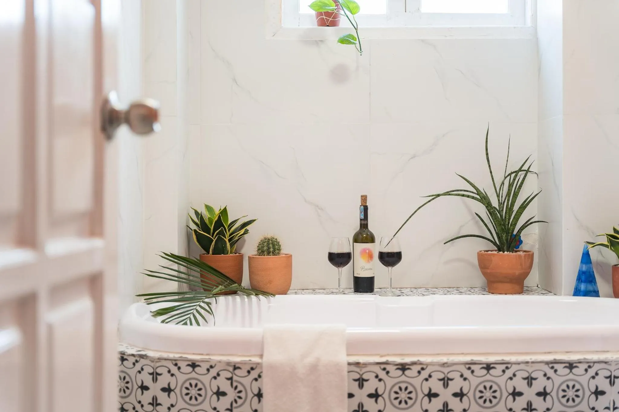 C o r o n a Hanoi House