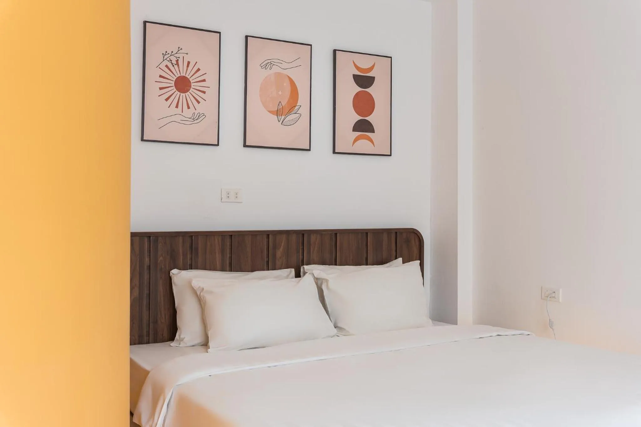 C o r o n a Hanoi House