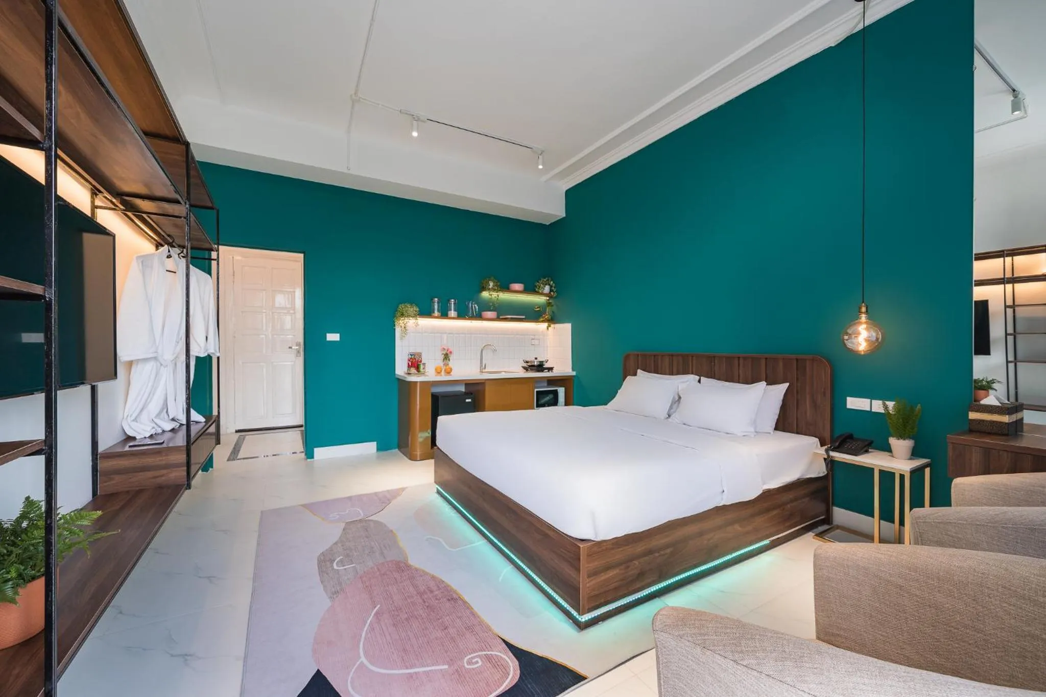 C o r o n a Hanoi House